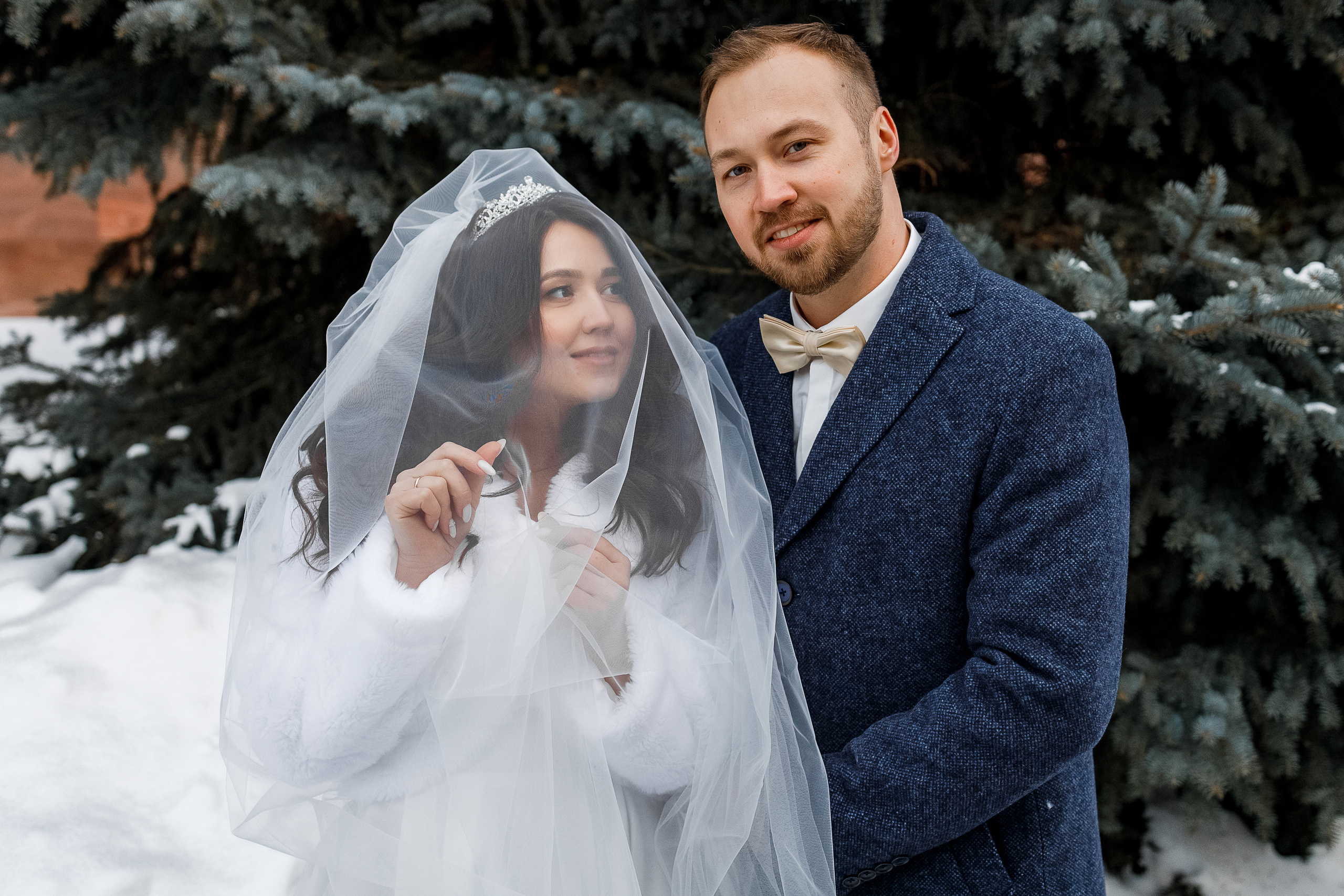 Нежное утро невесты в уютном номере гостиницы. Олег Сверчков | Свадебный фотограф Вологда