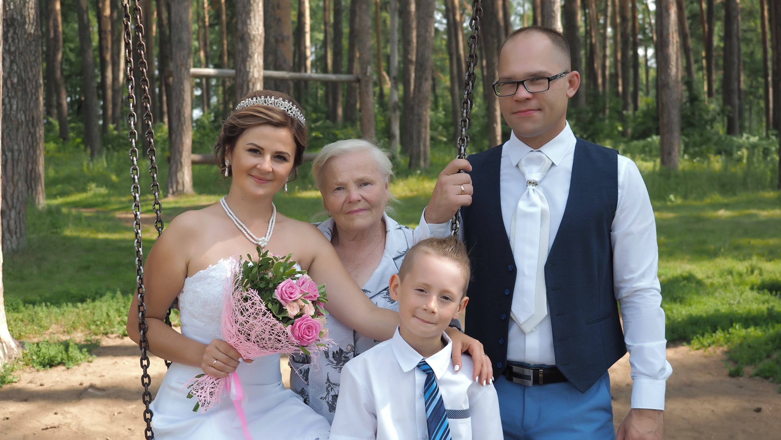 Свадебный и семейный фотограф, видеограф. Живу в городе Нефтекамске, Б