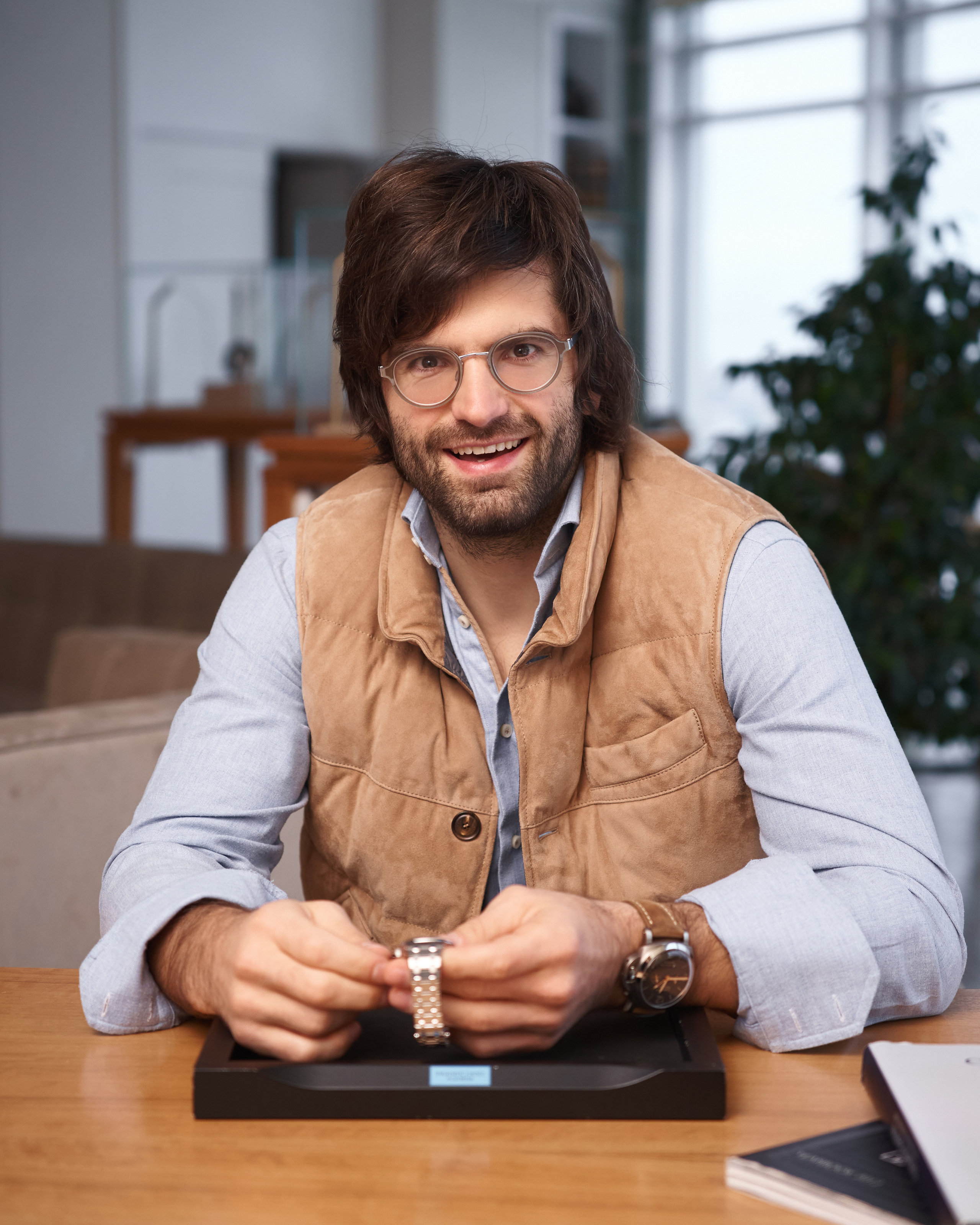 Мужской портрет в интерьере. Деловой портрет в стиле кэжуал