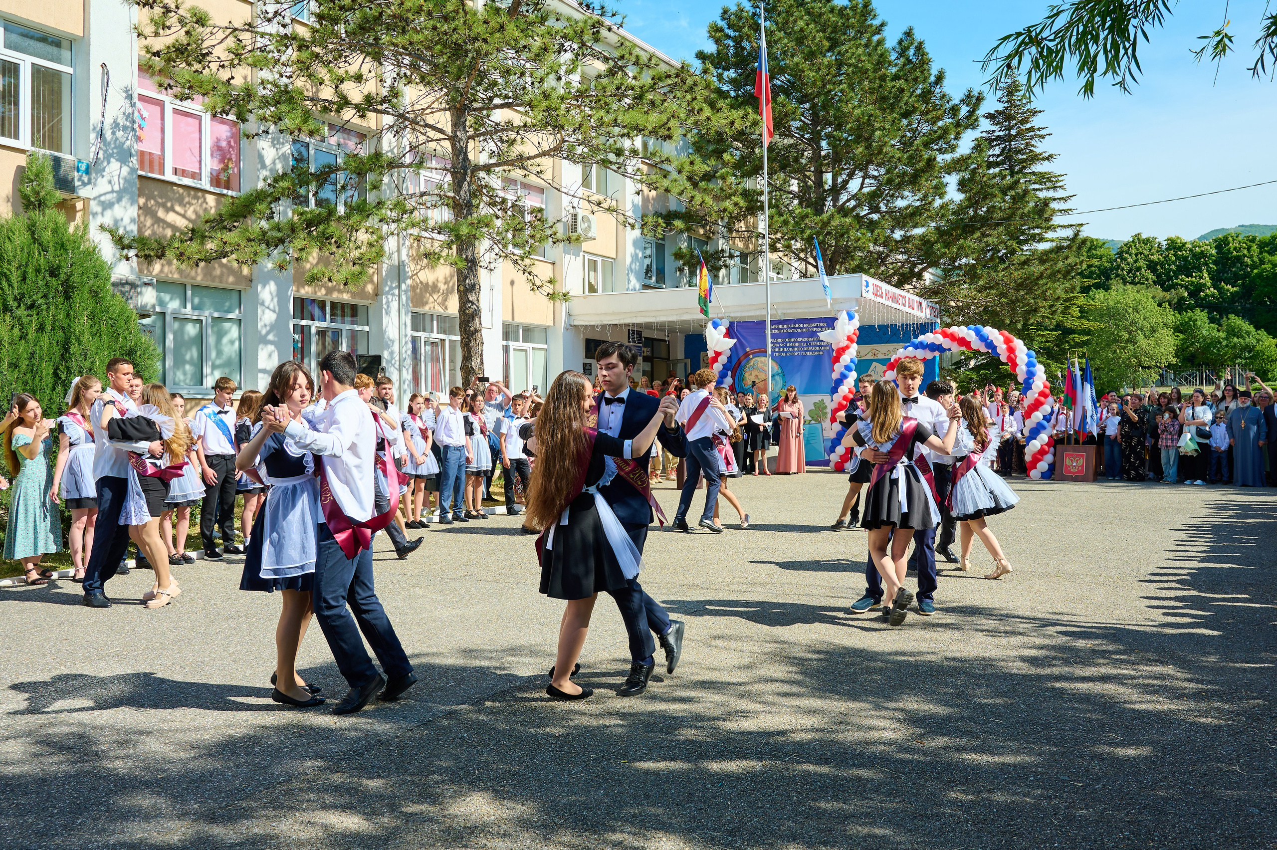 Последний звонок 2025. Жизнь курорта Кабардинка в фотографиях