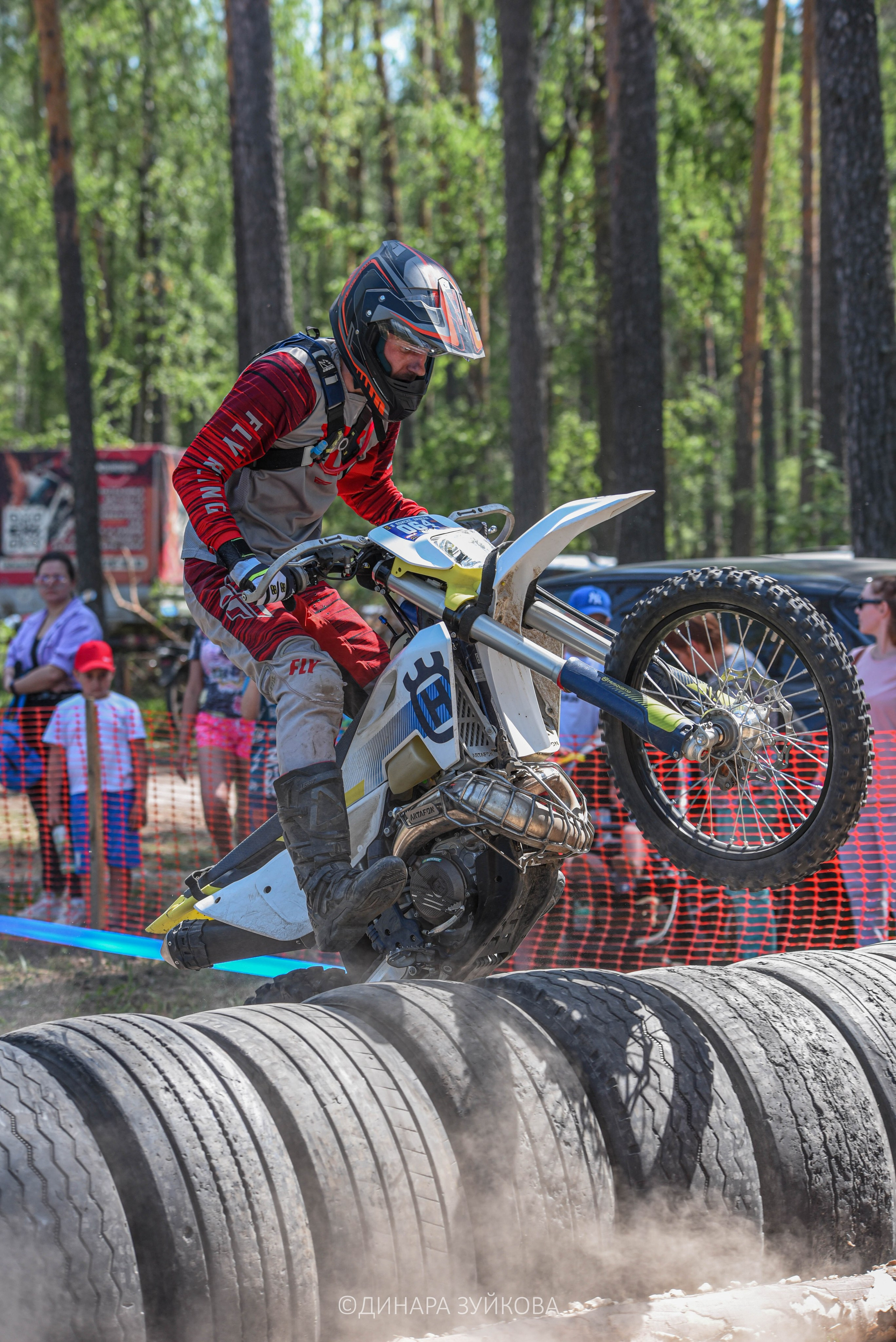 В поиске зацепа от ЭндуроБор. Мотофотограф в Нижнем Новгороде Динара Зуйкова