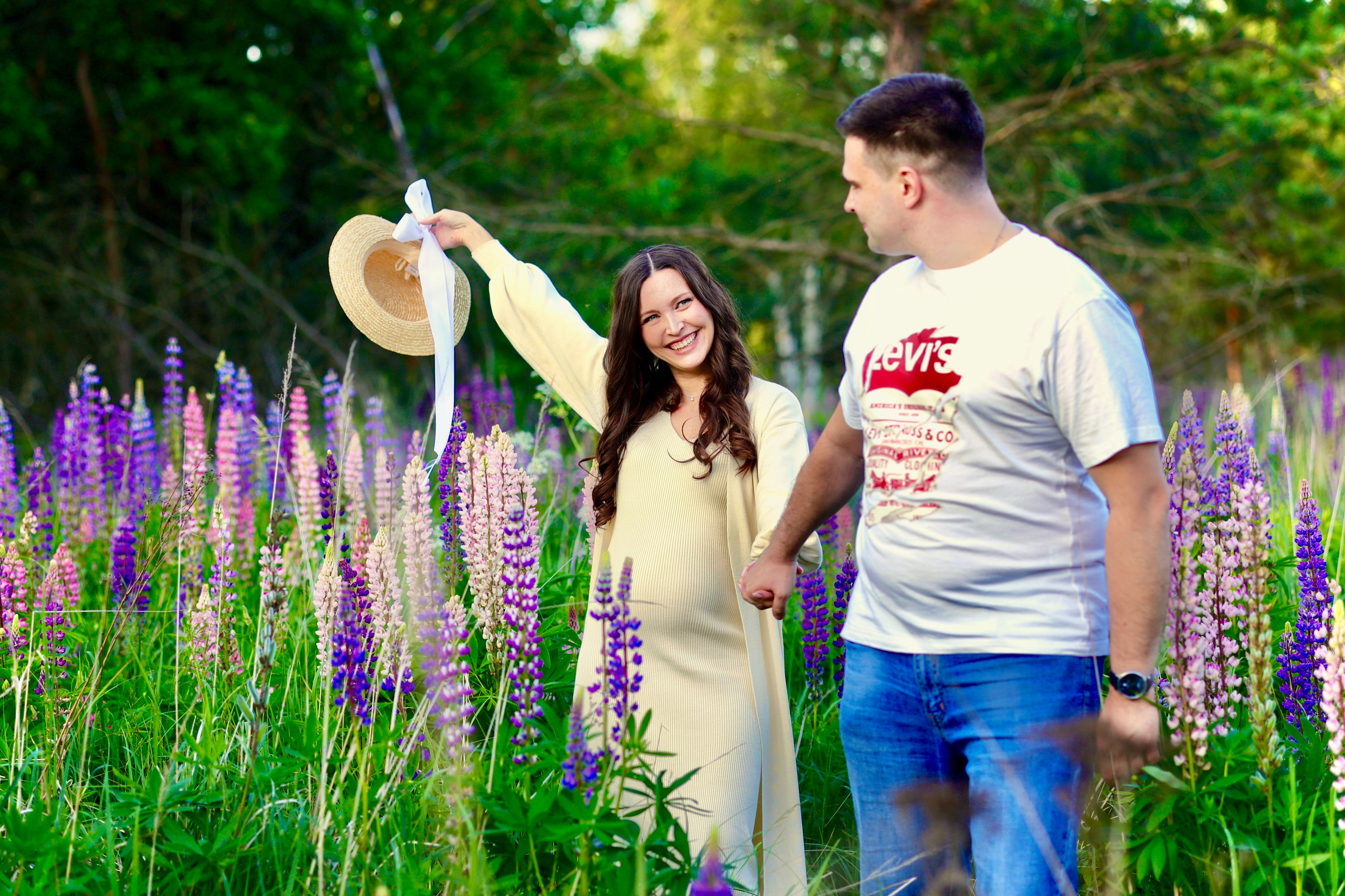 Фотосессия в люпинах. Свадебный и семейный фотограф-Королева Натали/Раменское-Жуковский-Москва/тел.+7 (985) 153-75-43