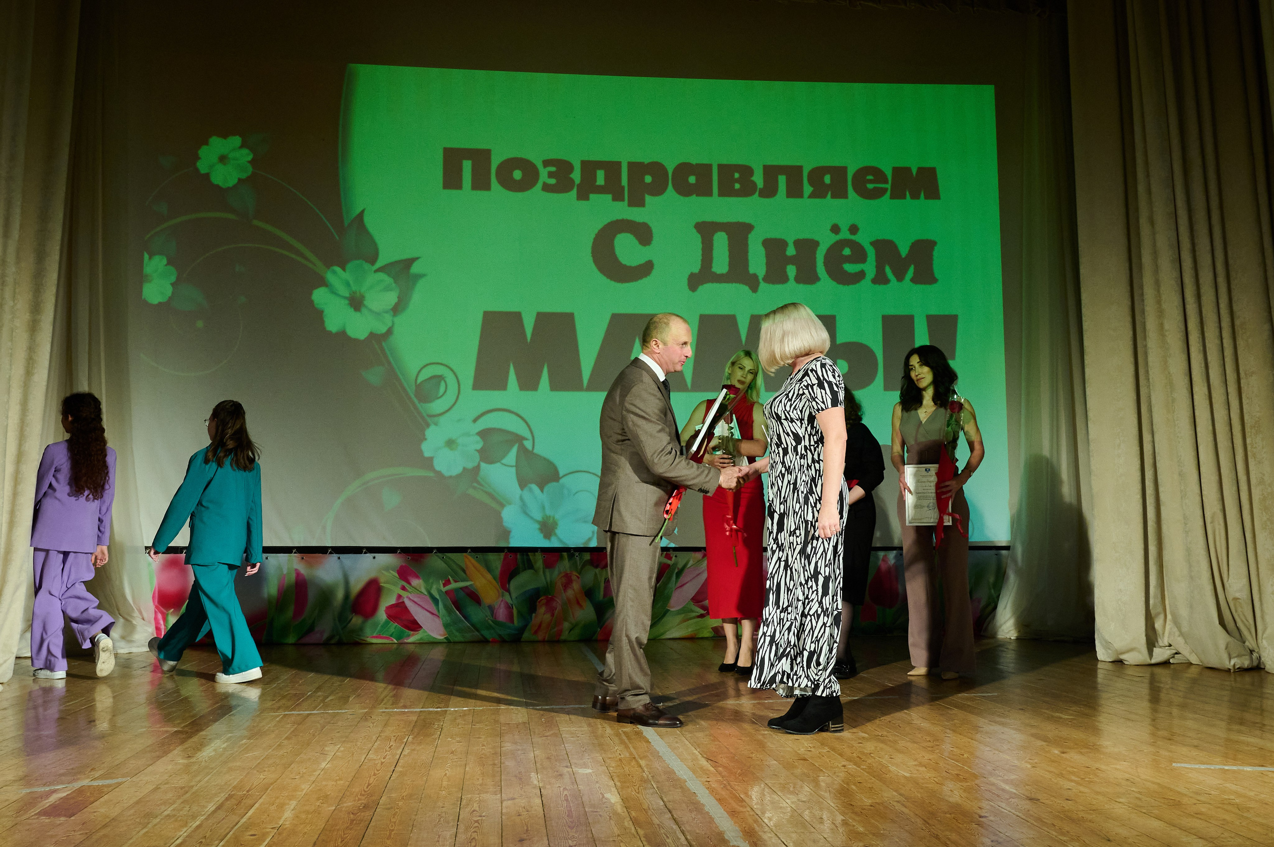 День матери Кабардинка. Жизнь курорта Кабардинка в фотографиях