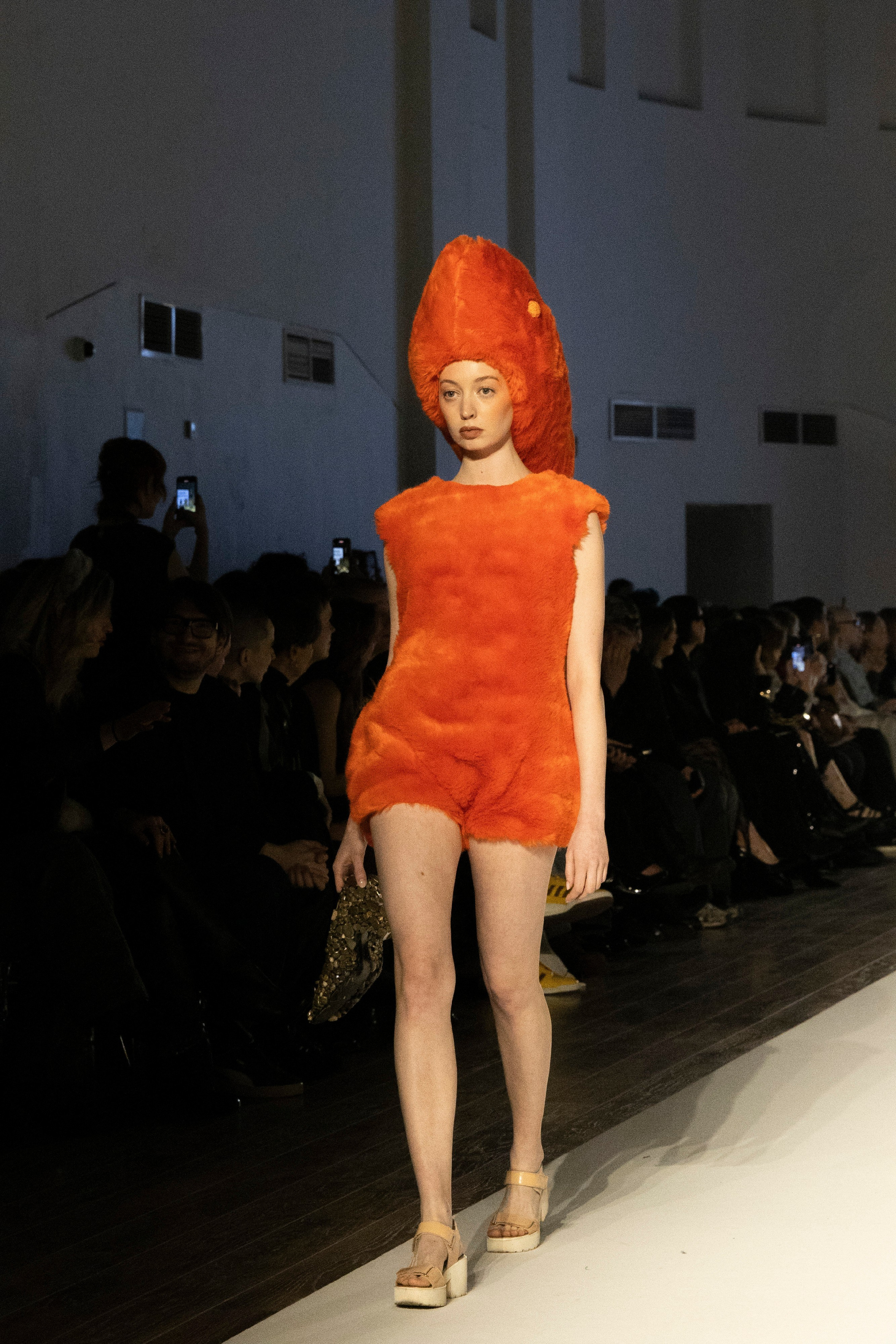 ДЛТ Собака.ru показ победителей конкурса «Новые имена в моде 2025». FOTOFAQ SKOOL г. Санкт-Петербург: очные, дистанционные и онлайн курсы фотографии