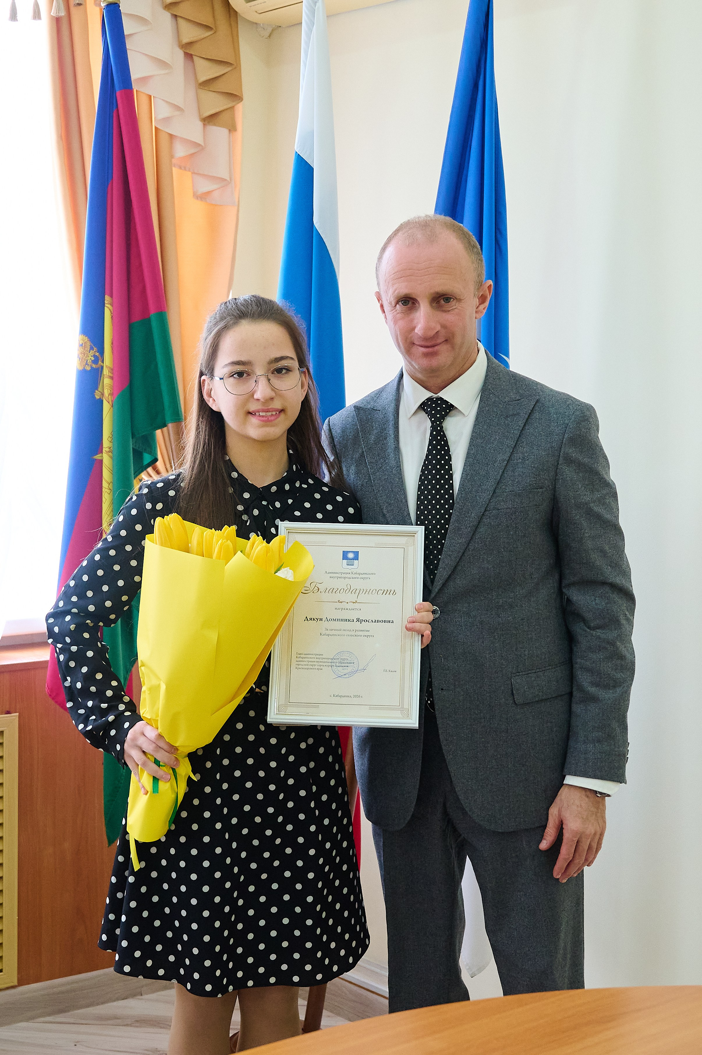 Поздравления девочкам Кабардинки от Главы округа Кялова Г.Е. Жизнь курорта Кабардинка в фотографиях