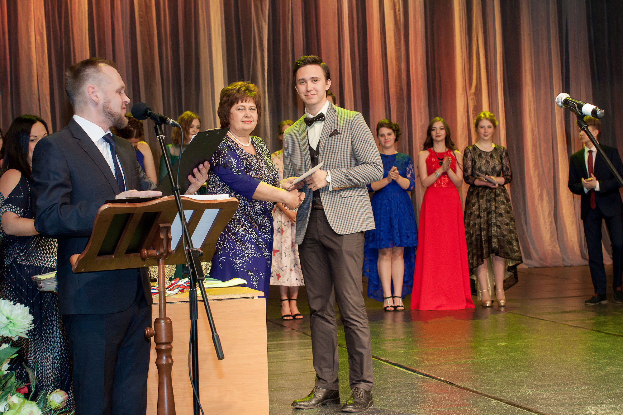 Вручение аттестатов 9-11 кл