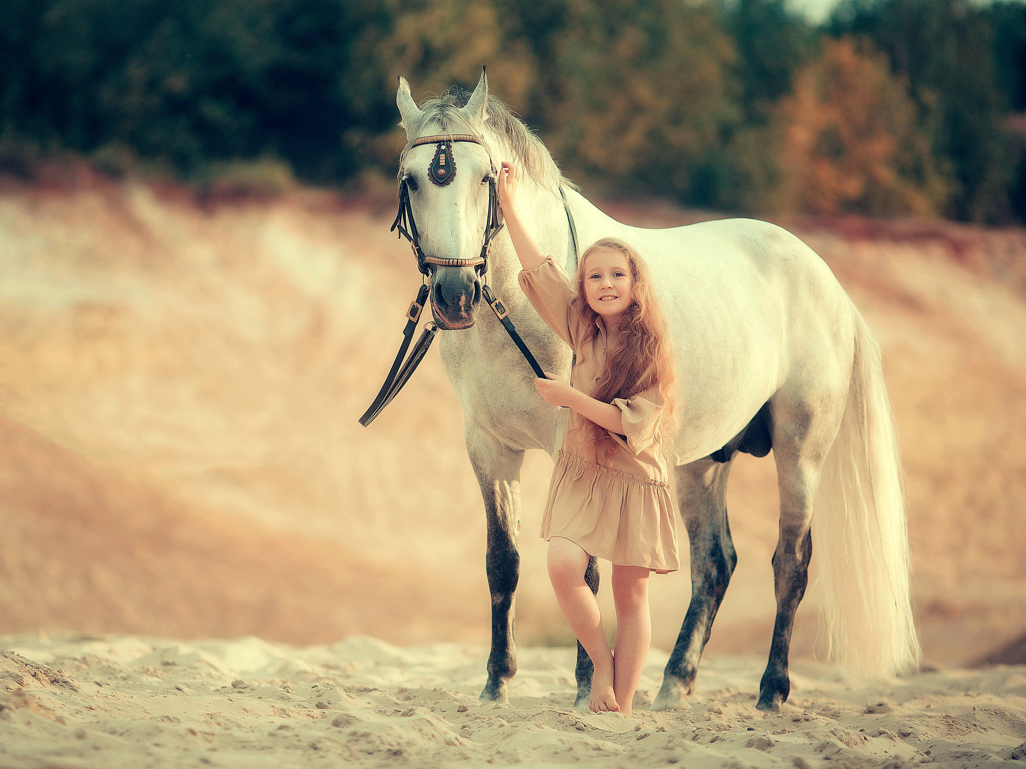 Детская фотосессия с конем Лапиком в песках. Детский и семейный фотограф с животными в Москве Гурьева Надежда