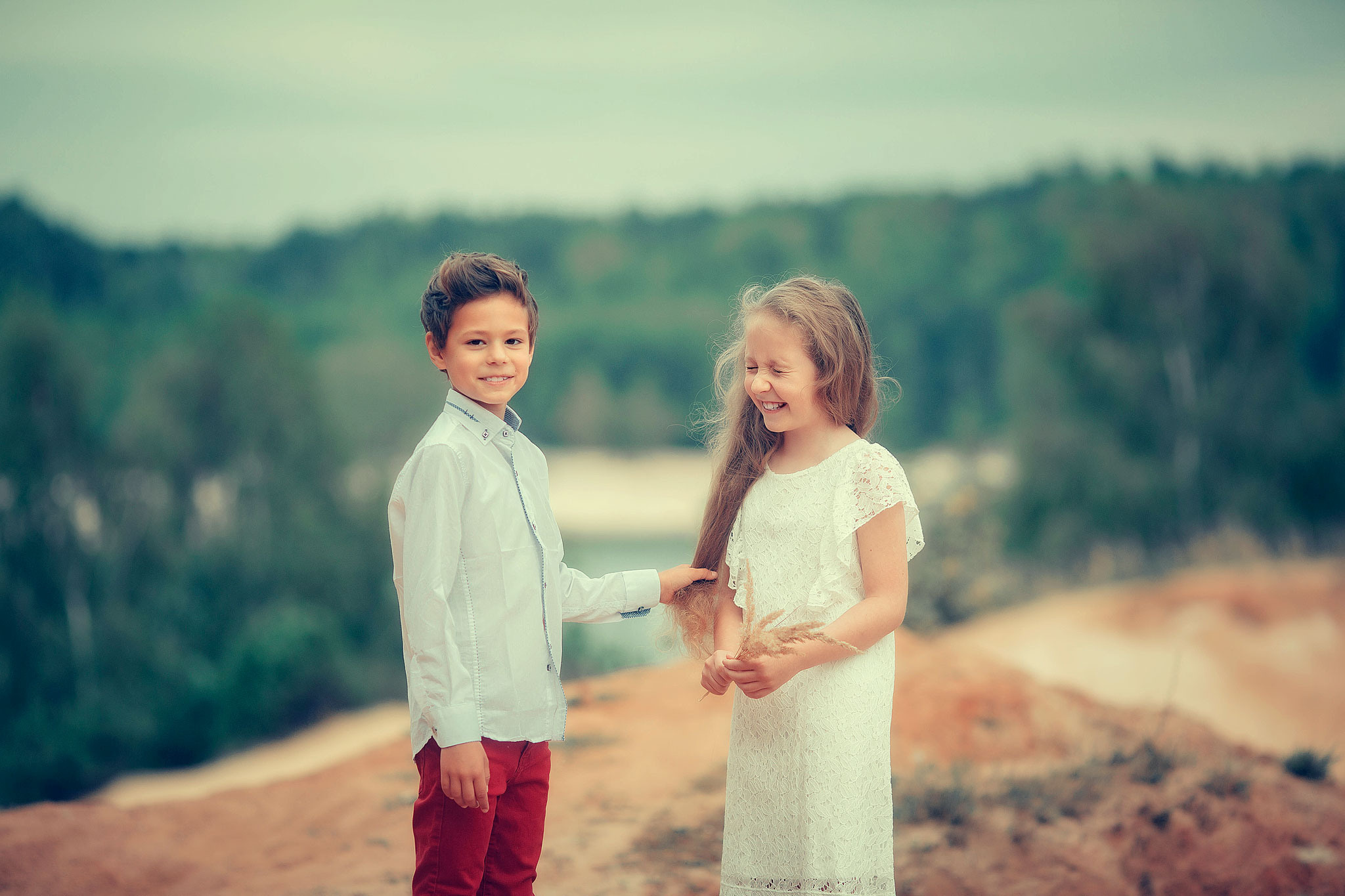 Детская фотосессия с конем Лапиком в песках. Детский и семейный фотограф с животными в Москве Гурьева Надежда
