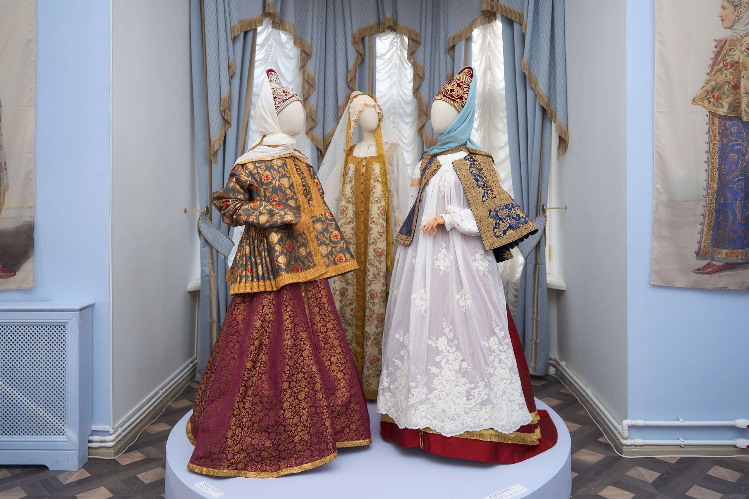 Выставка Россия в узорах: Новоторжские щеголихи