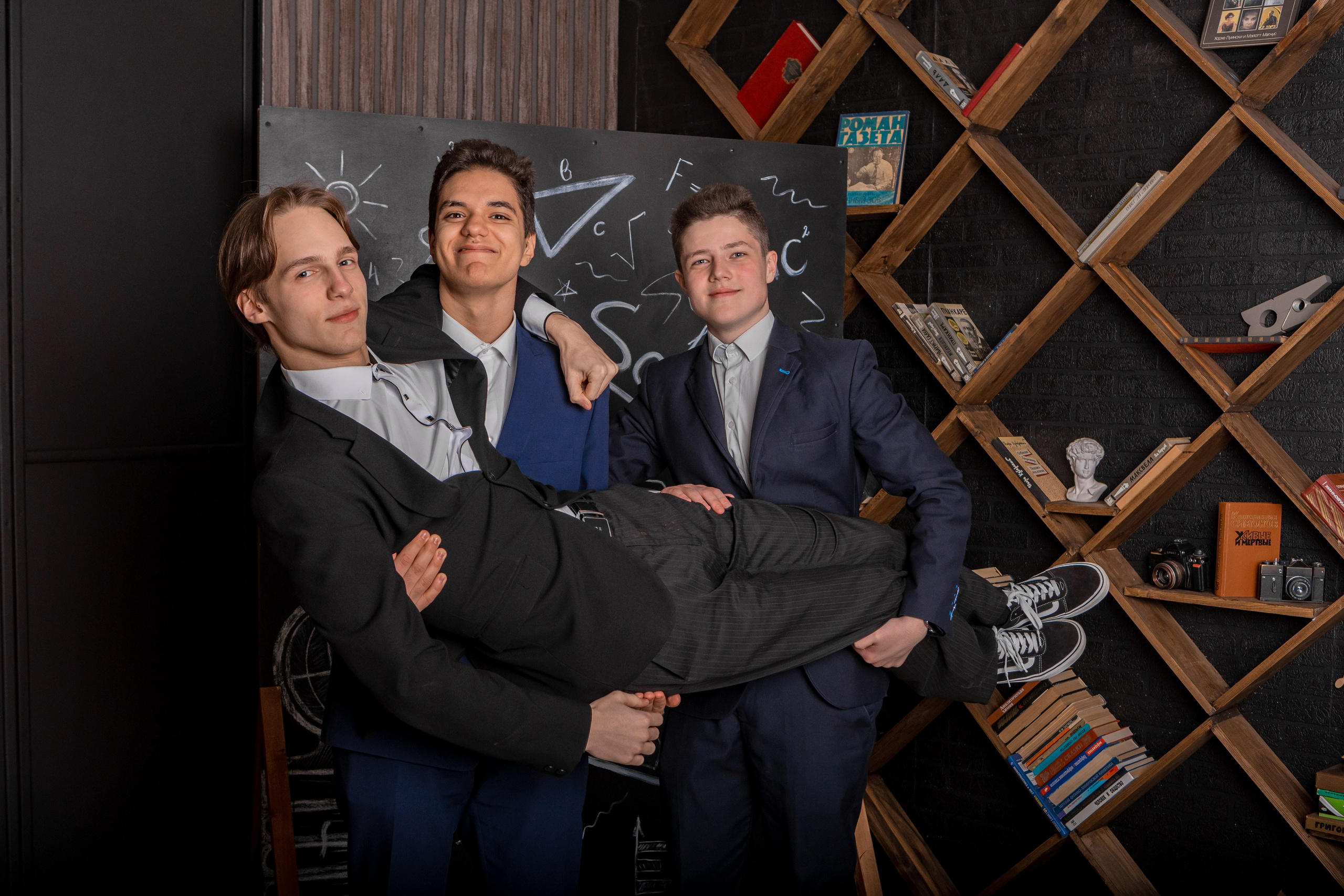 Выпускник школы. Фотокниги и выпускные альбомы в Иваново