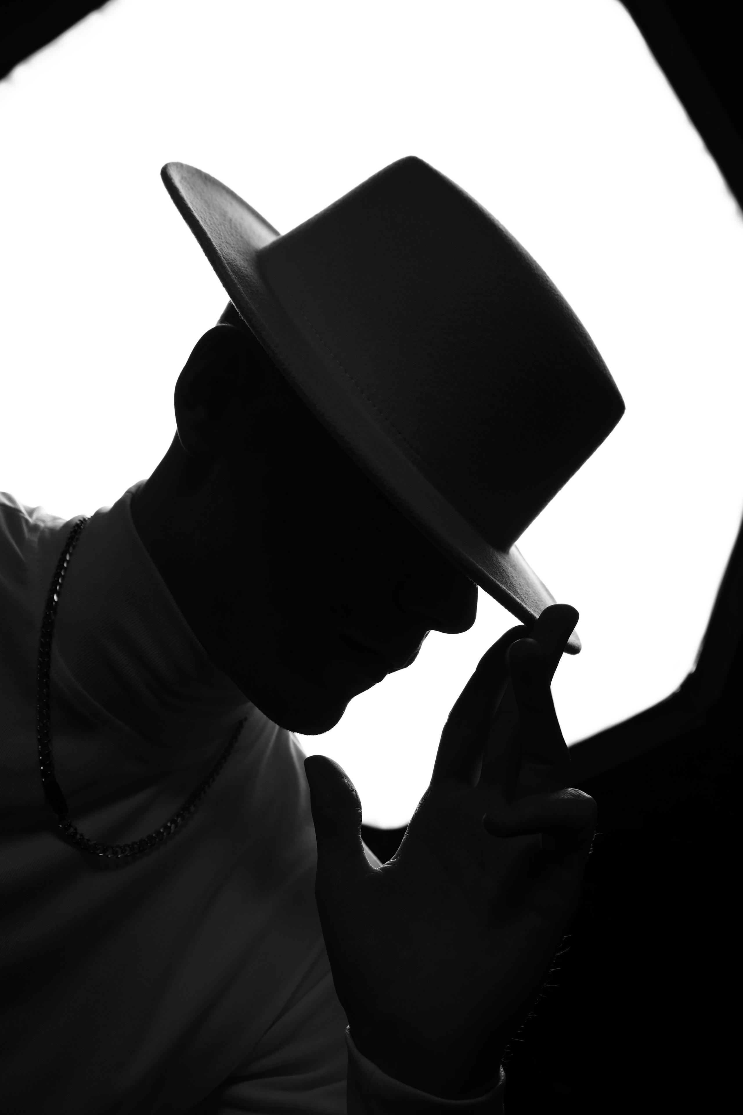 The White hat Alex. Профессиональный фотограф в Воронеже Владислав Крылов