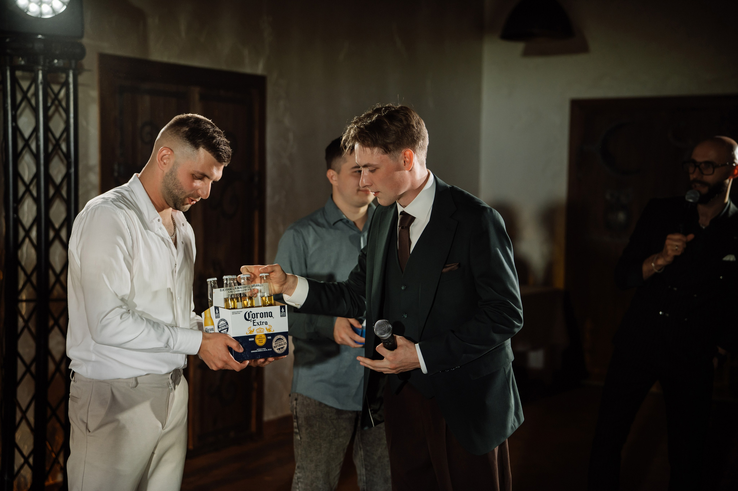 Свадебная фотосессия пары в Агроусадьбе Дачка бай