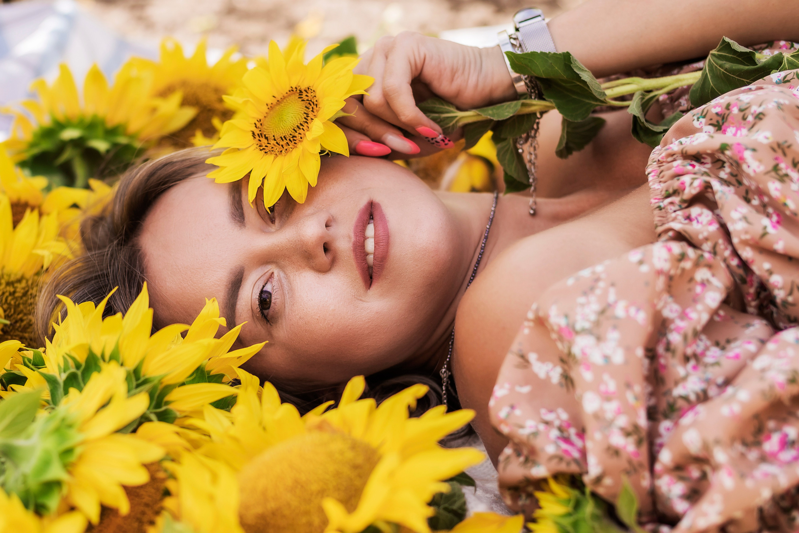 Фото в подсолнухах. Семейный фотограф в Саратове