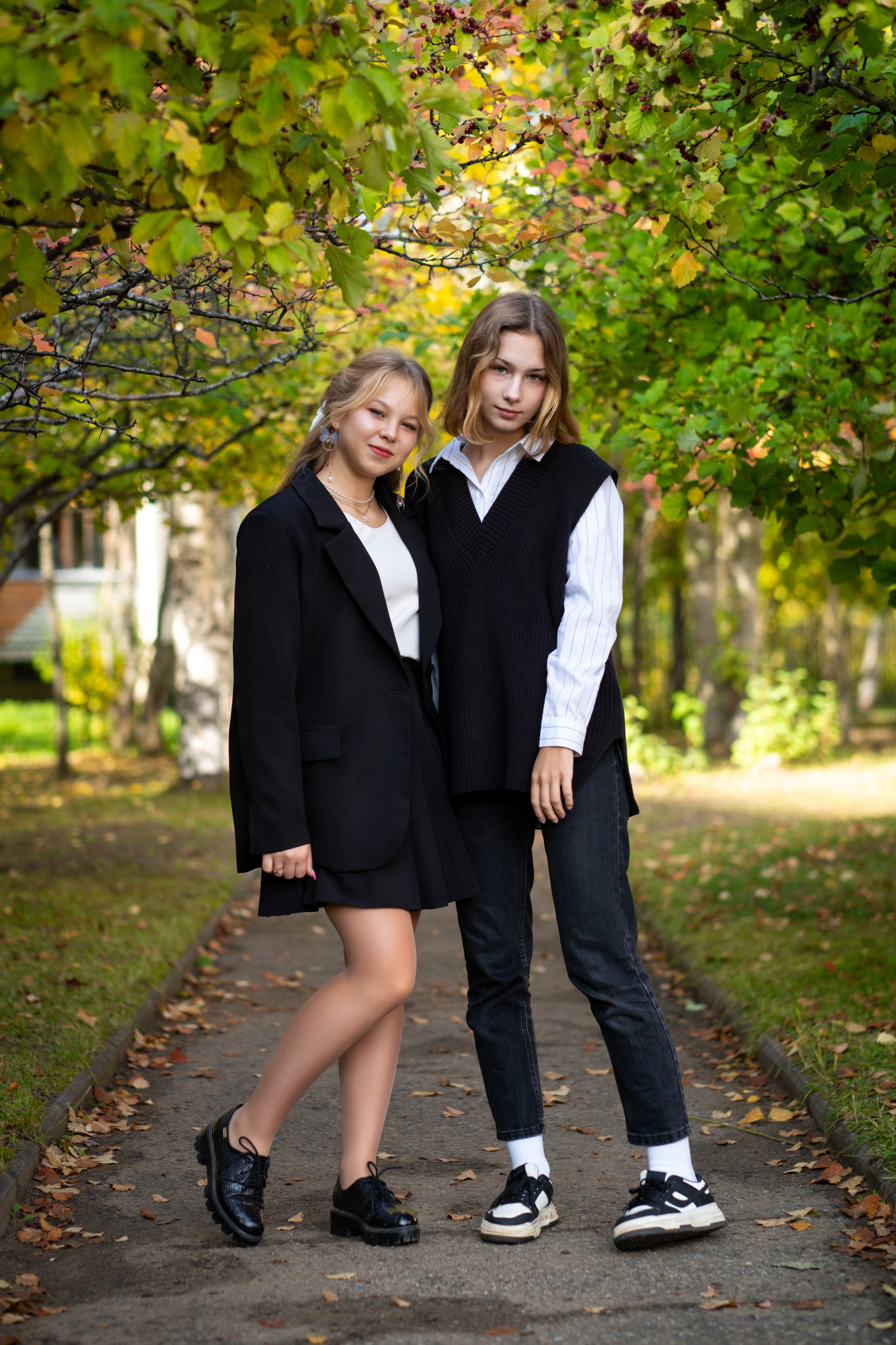 Фотосессия групповая фото на улице девушки