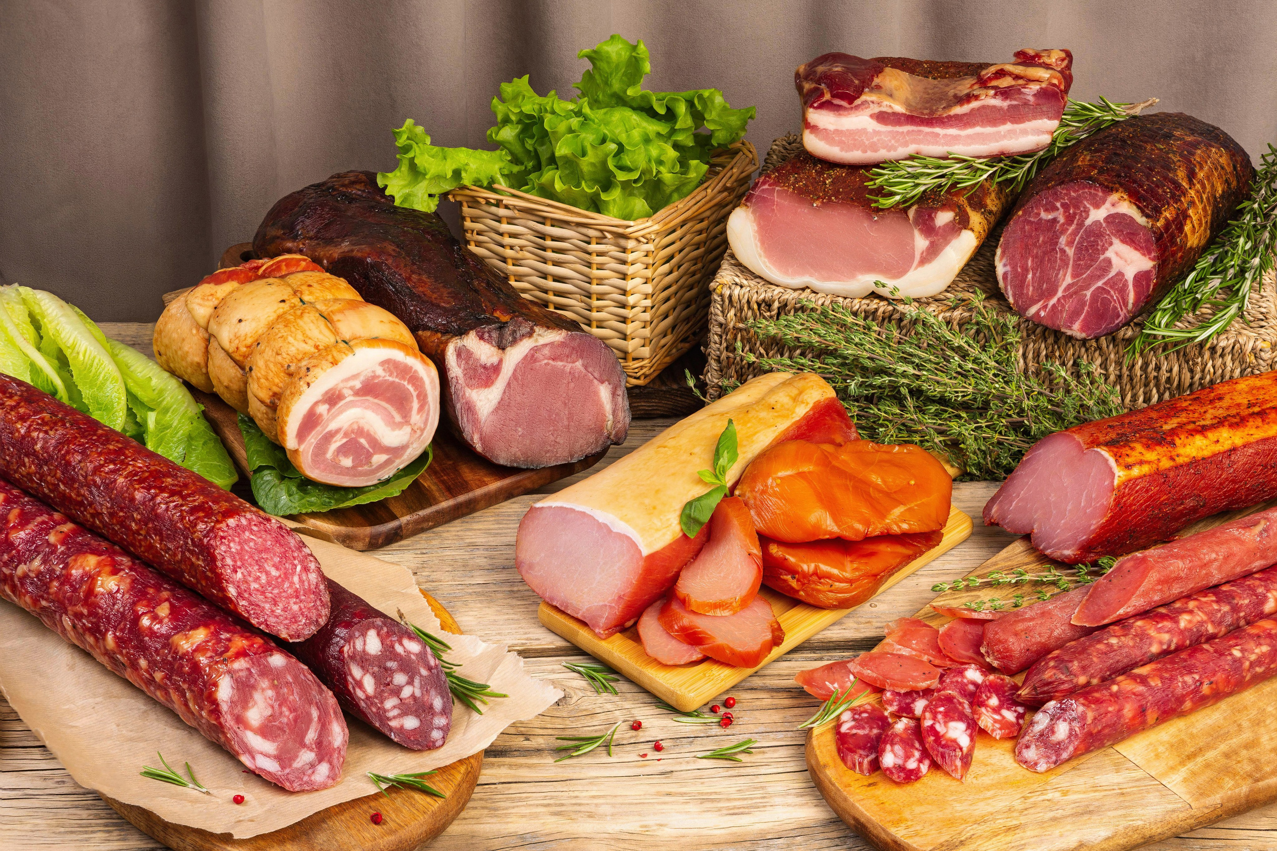 Фуд съемка каталога колбас Романишин в Смоленске. Фотограф | Михаил Буш Смоленск