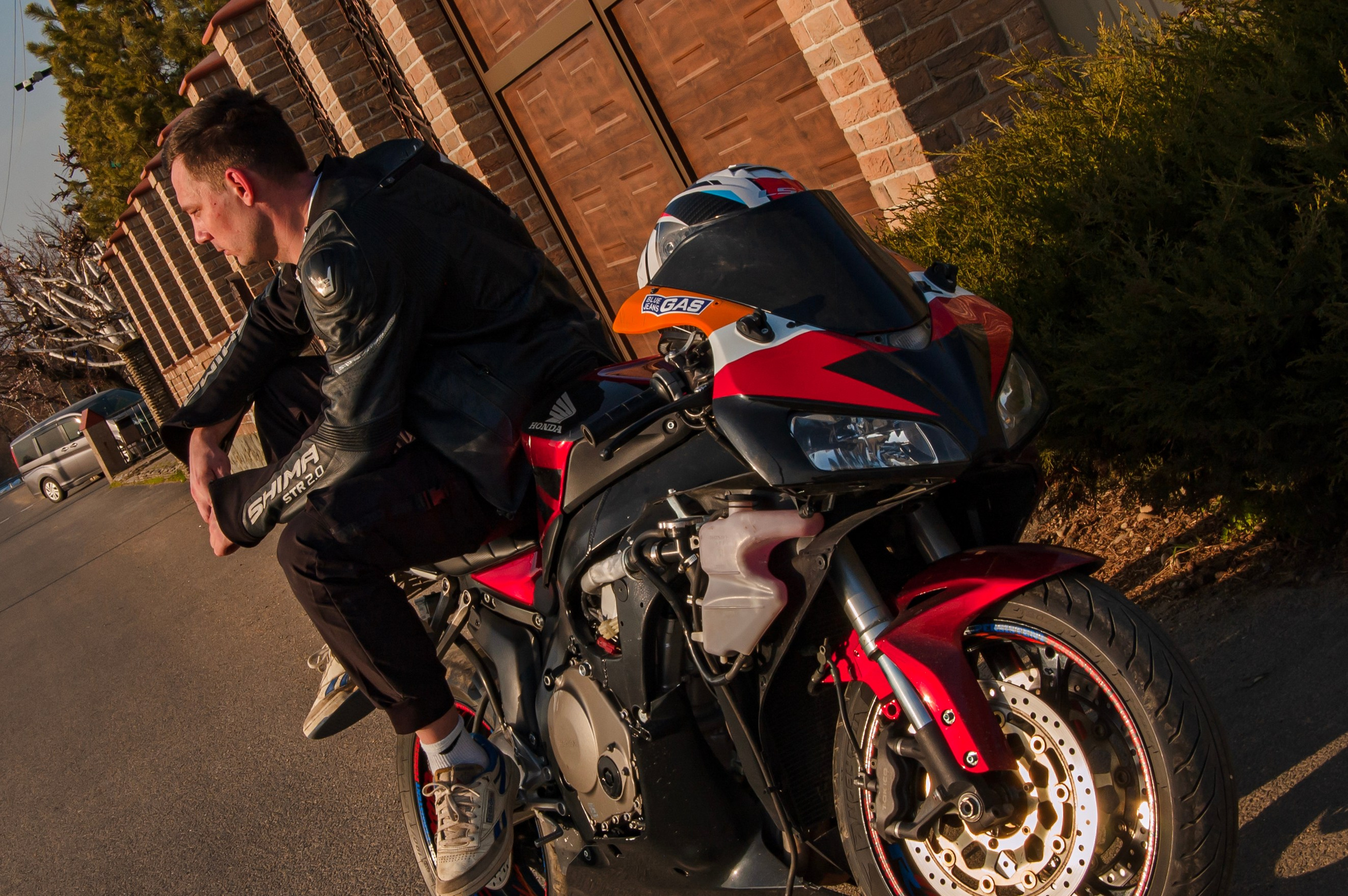 Лавстори для Иры и Коли в парке Победы в Краснодаре. Портретный фотограф в Краснодаре Слава Никитин