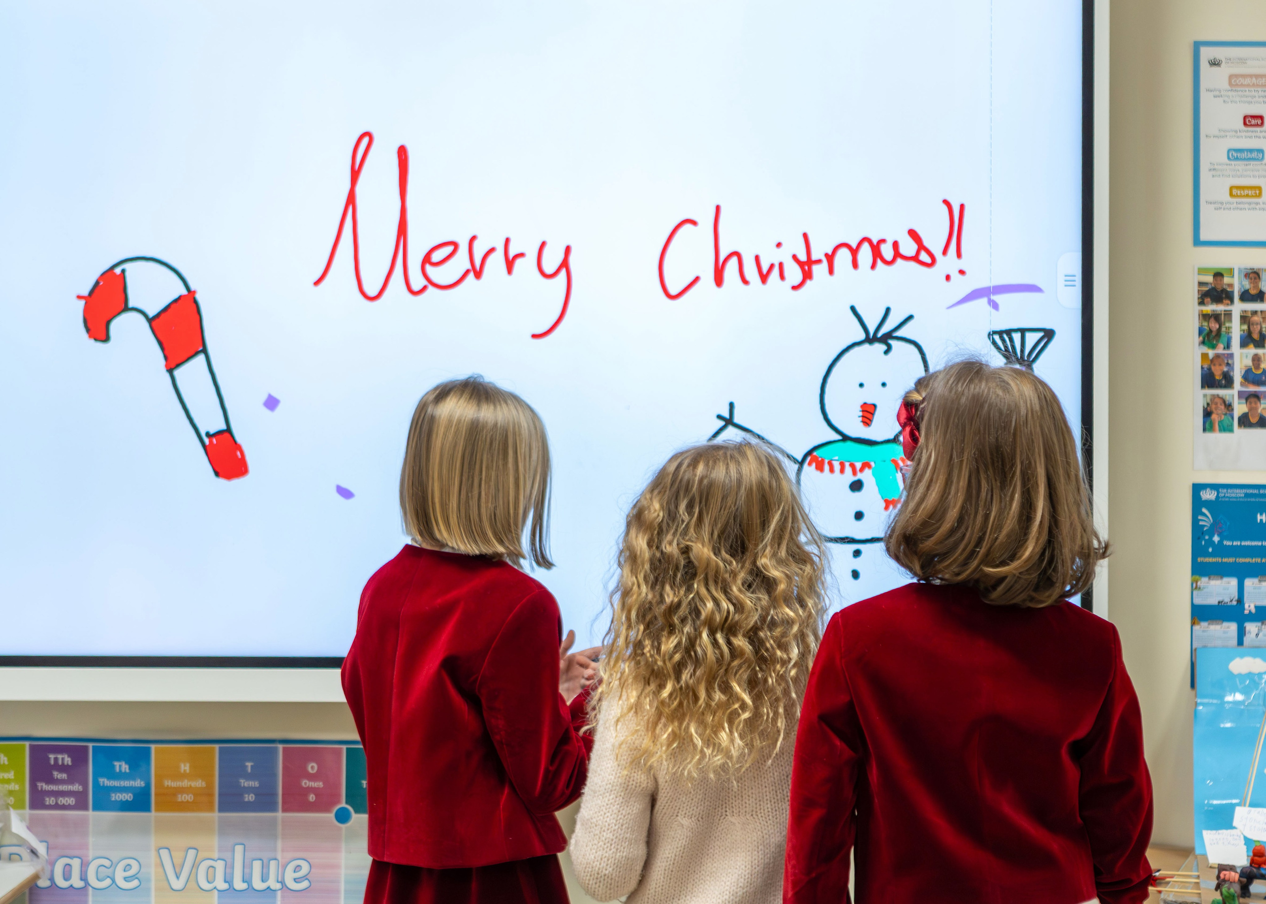 Christmas Party at The International School of Moscow. Выпускные альбомы для школы и детского сада — школьный фотограф Подольск, Троицк, Щербинка, Москва