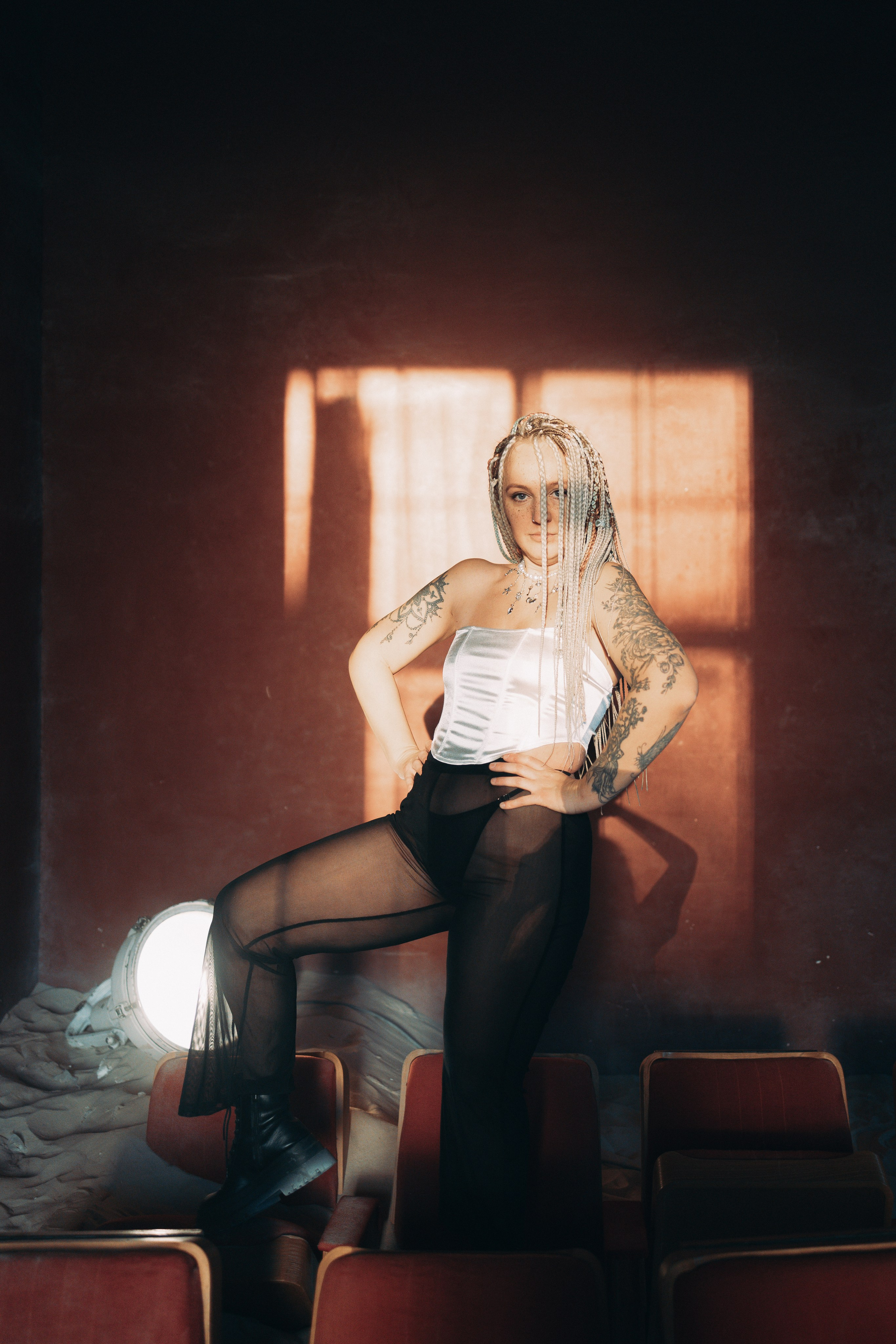 Вешалка. Визуальный художник «Границы внутри»