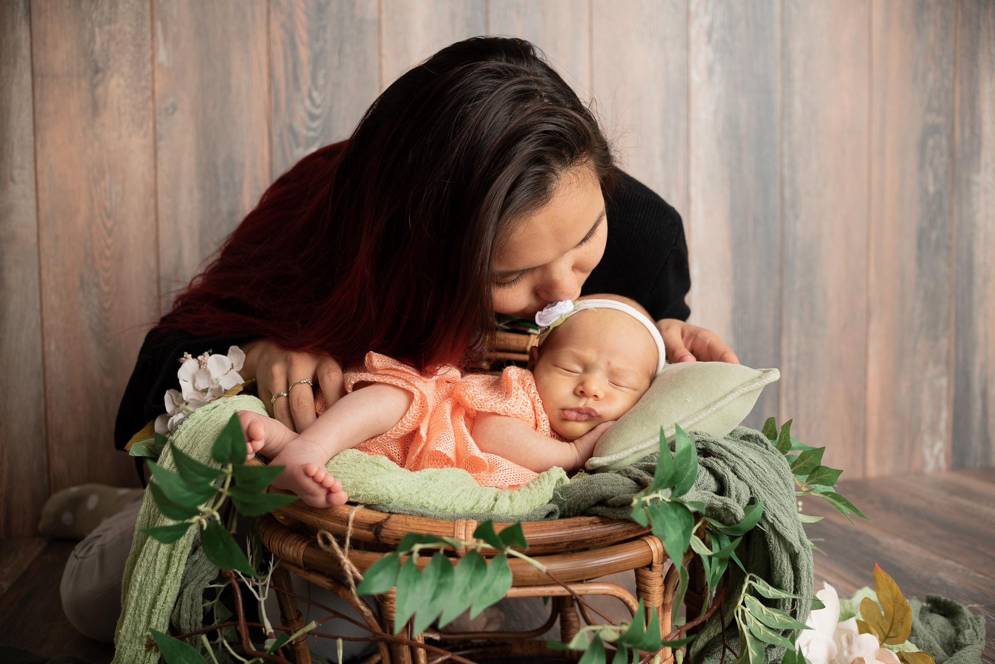 Фотосессия новорожденного. Фотограф новорожденных в Нижневартовске Лара Курдюкова