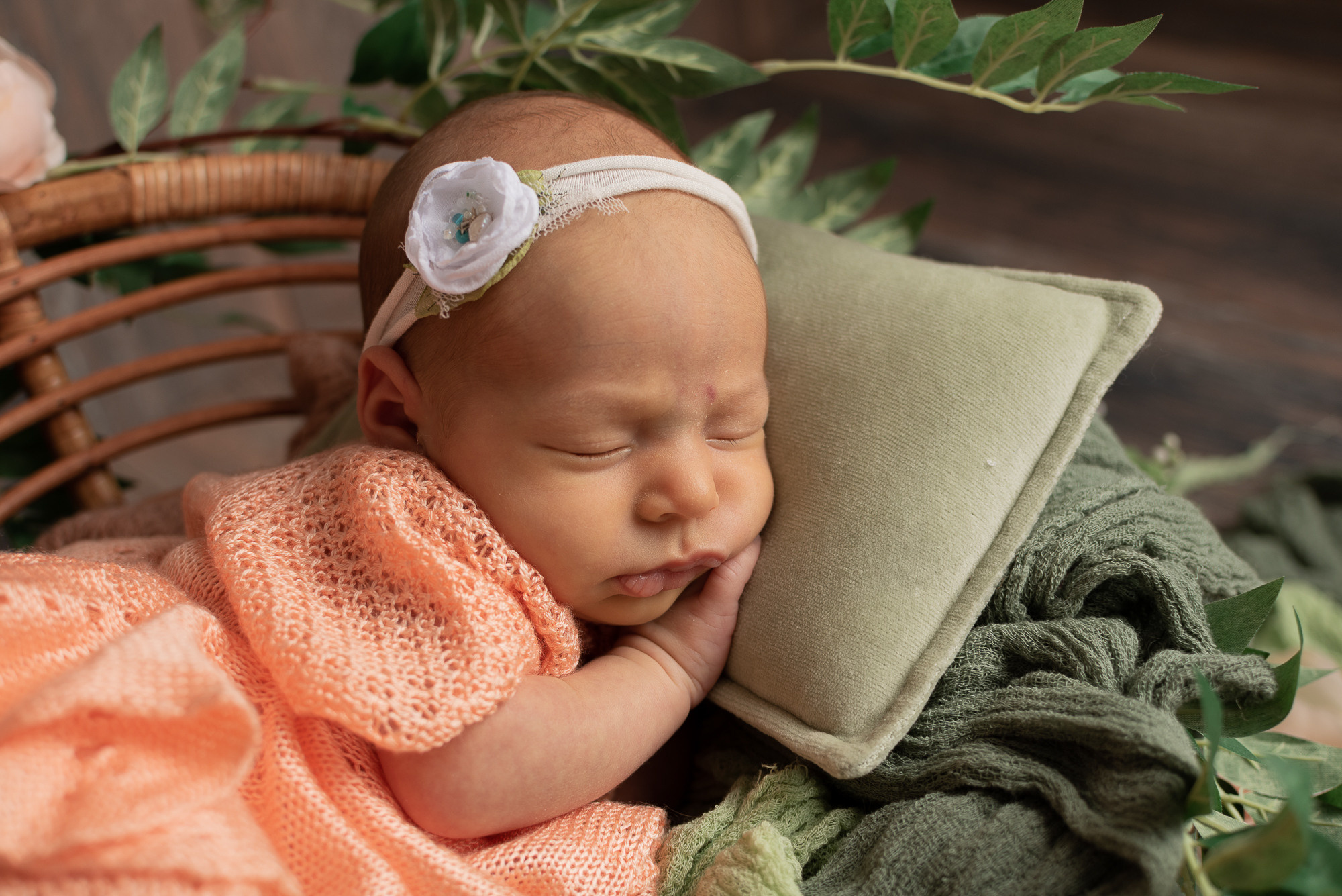 Фотосессия новорожденного. Фотограф новорожденных в Нижневартовске Лара Курдюкова