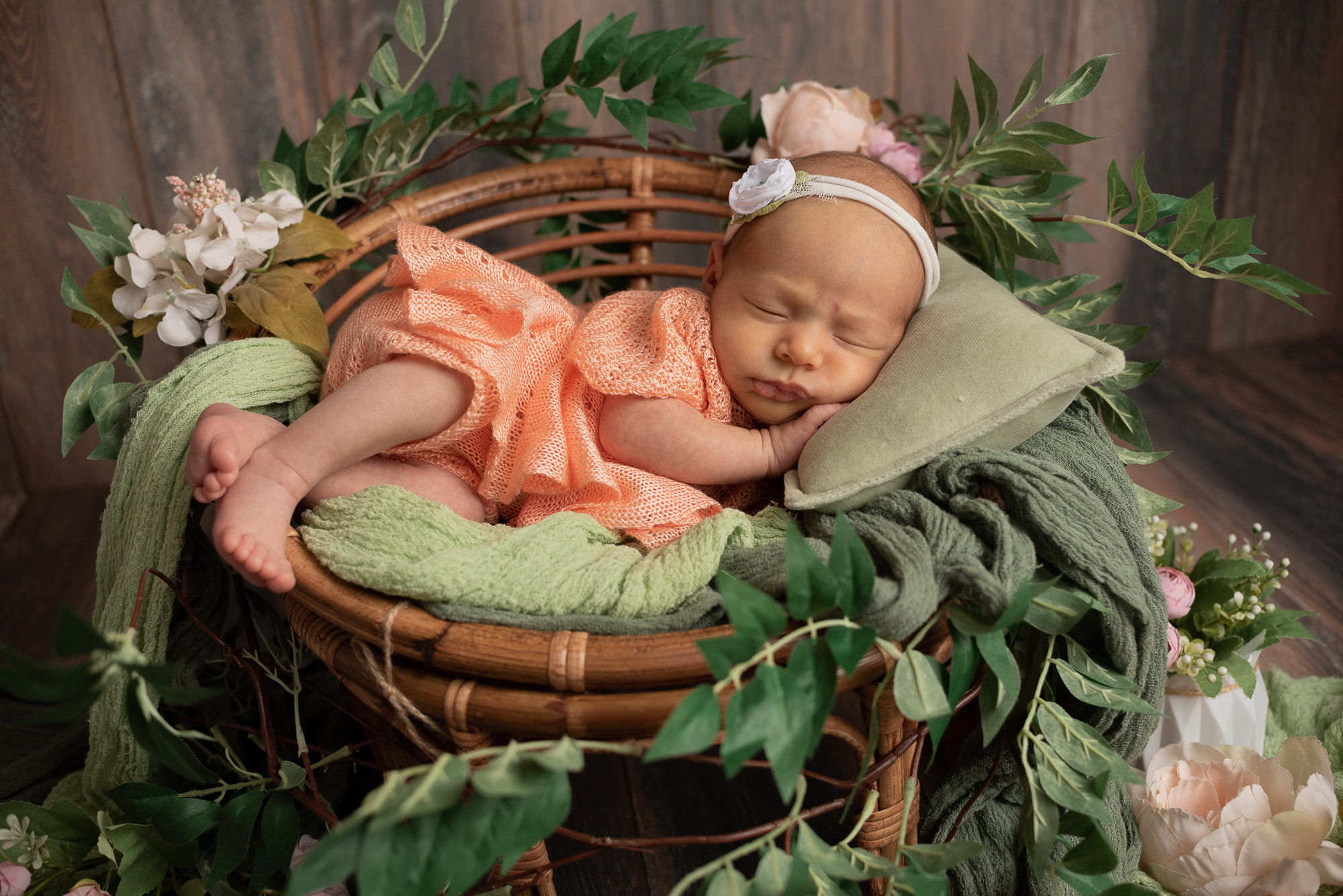 Фотосессия новорожденного. Фотограф новорожденных в Нижневартовске Лара Курдюкова