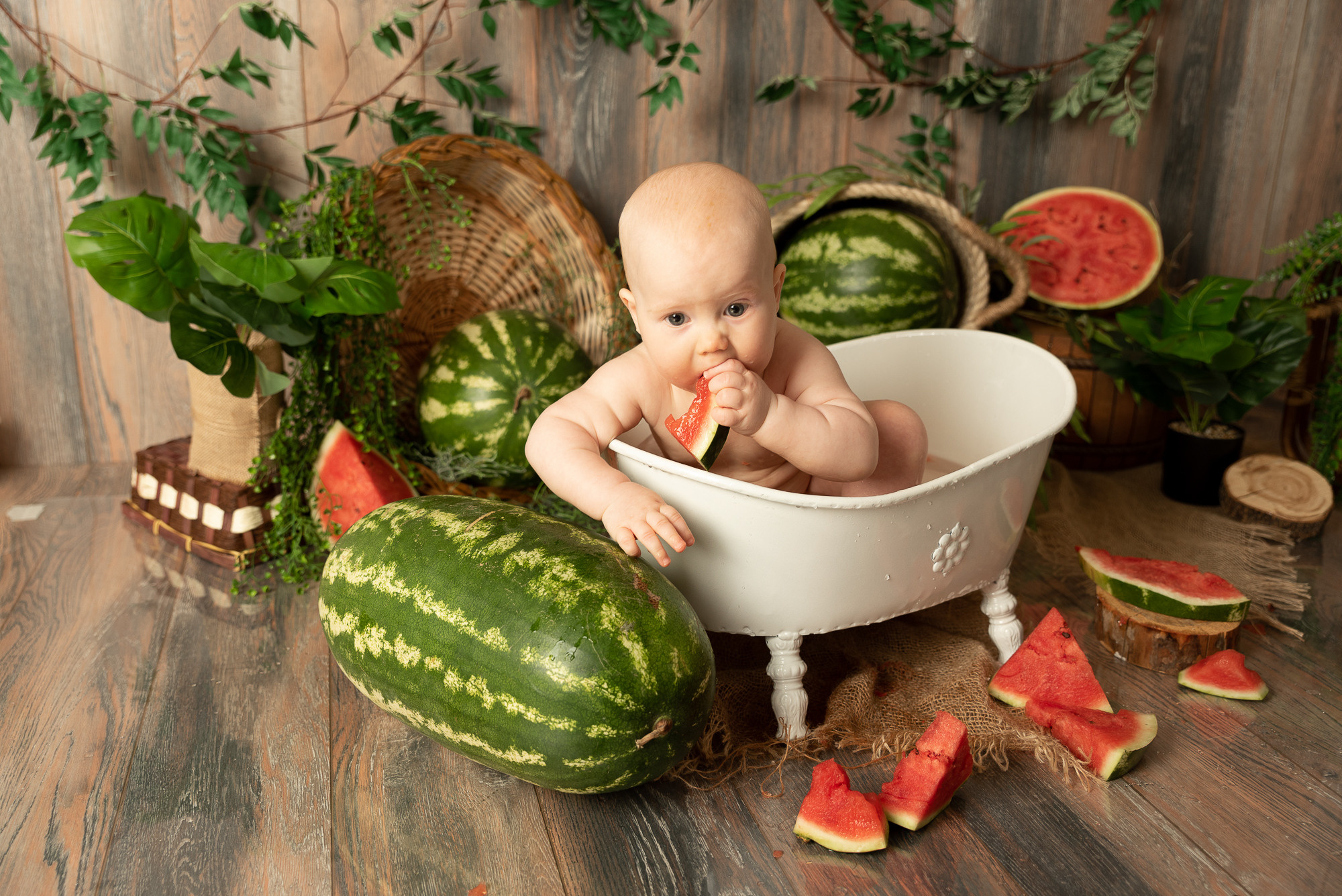 Арбузные приключения Богдаши. Фотограф новорожденных в Нижневартовске Лара Курдюкова