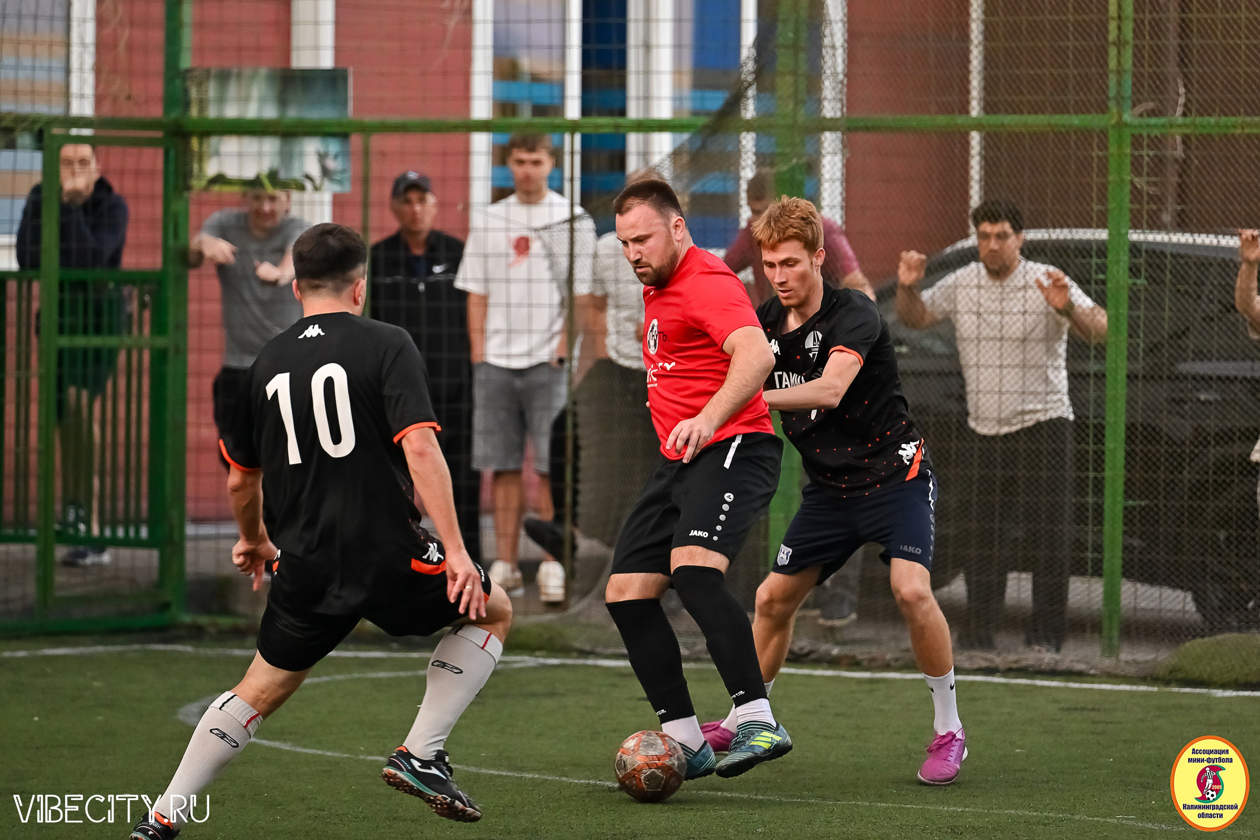ИГРЫ МИНИ-ФУТБОЛЬНОЙ И КОРПОРАТИВНОЙ ЛИГИ. VIBECITY.RU Вайб Сити Ру Фоторепортажи Фотоотчеты Калининград