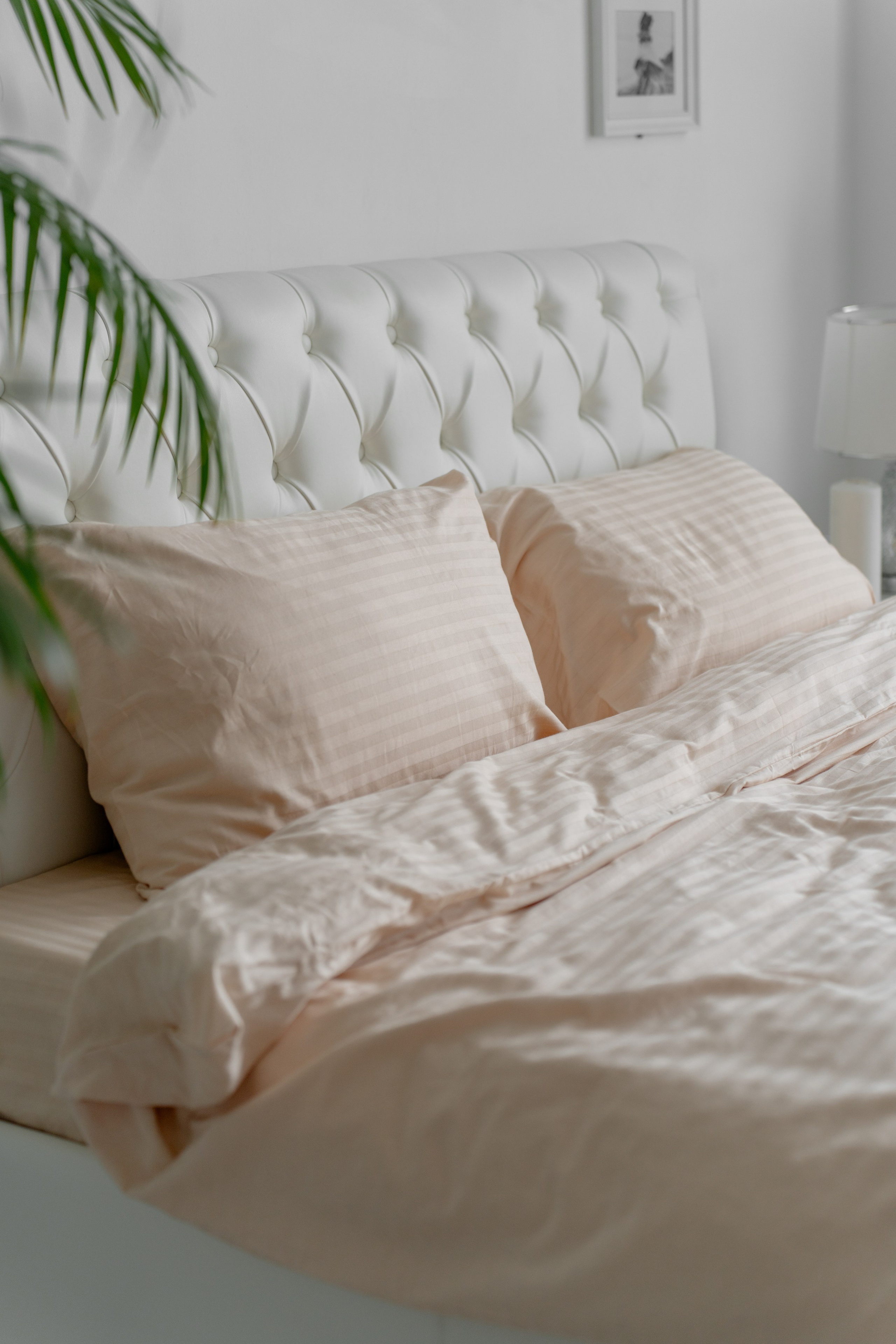 Фотосъемка постельного белья в фотостудии с моделью для маркетплейсов