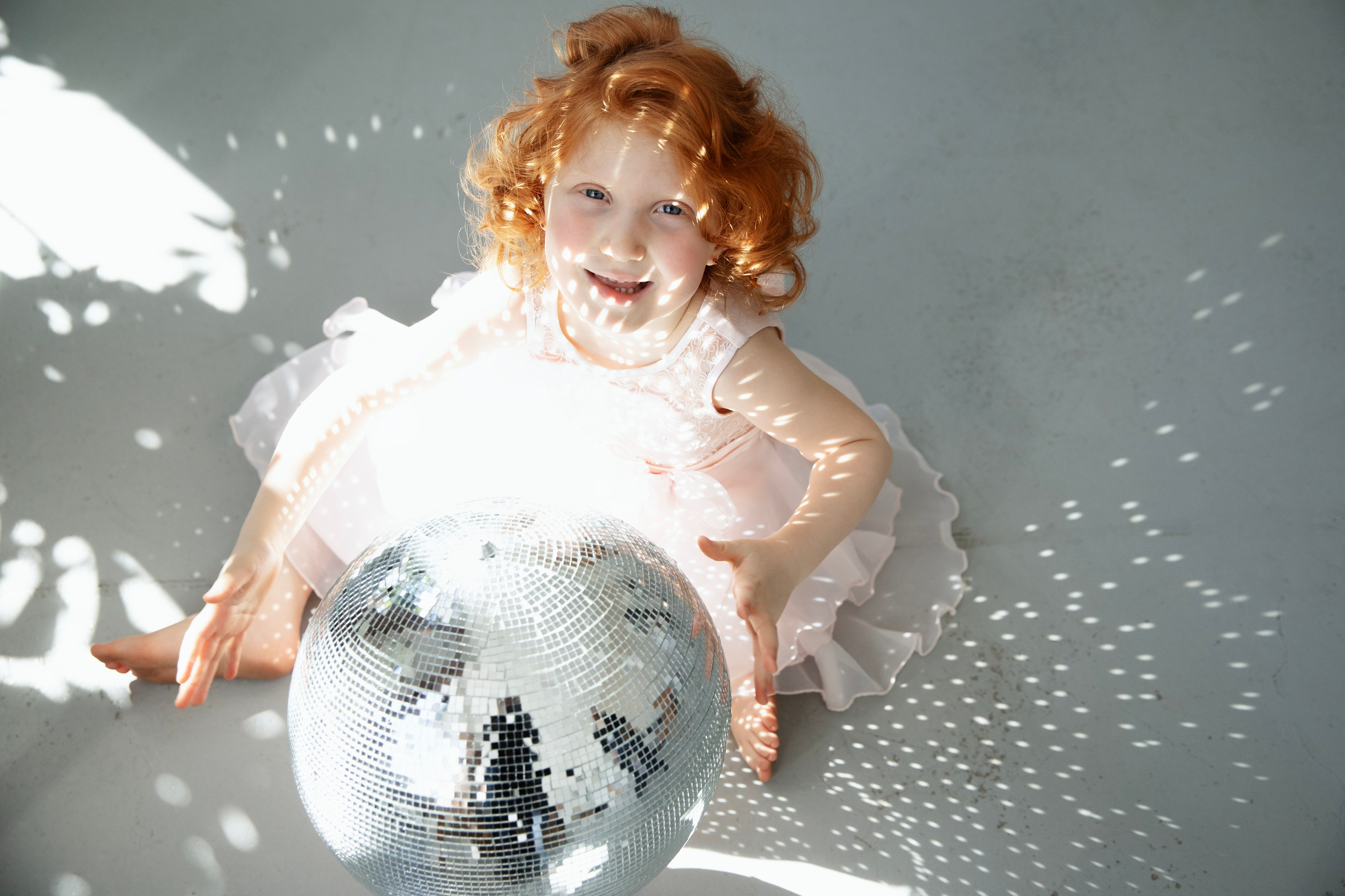 Съемка Софа и дискошар в студии. Фотограф новорожденных, детский фотограф Москва.Семейная съемка Москва. Семенова Анна