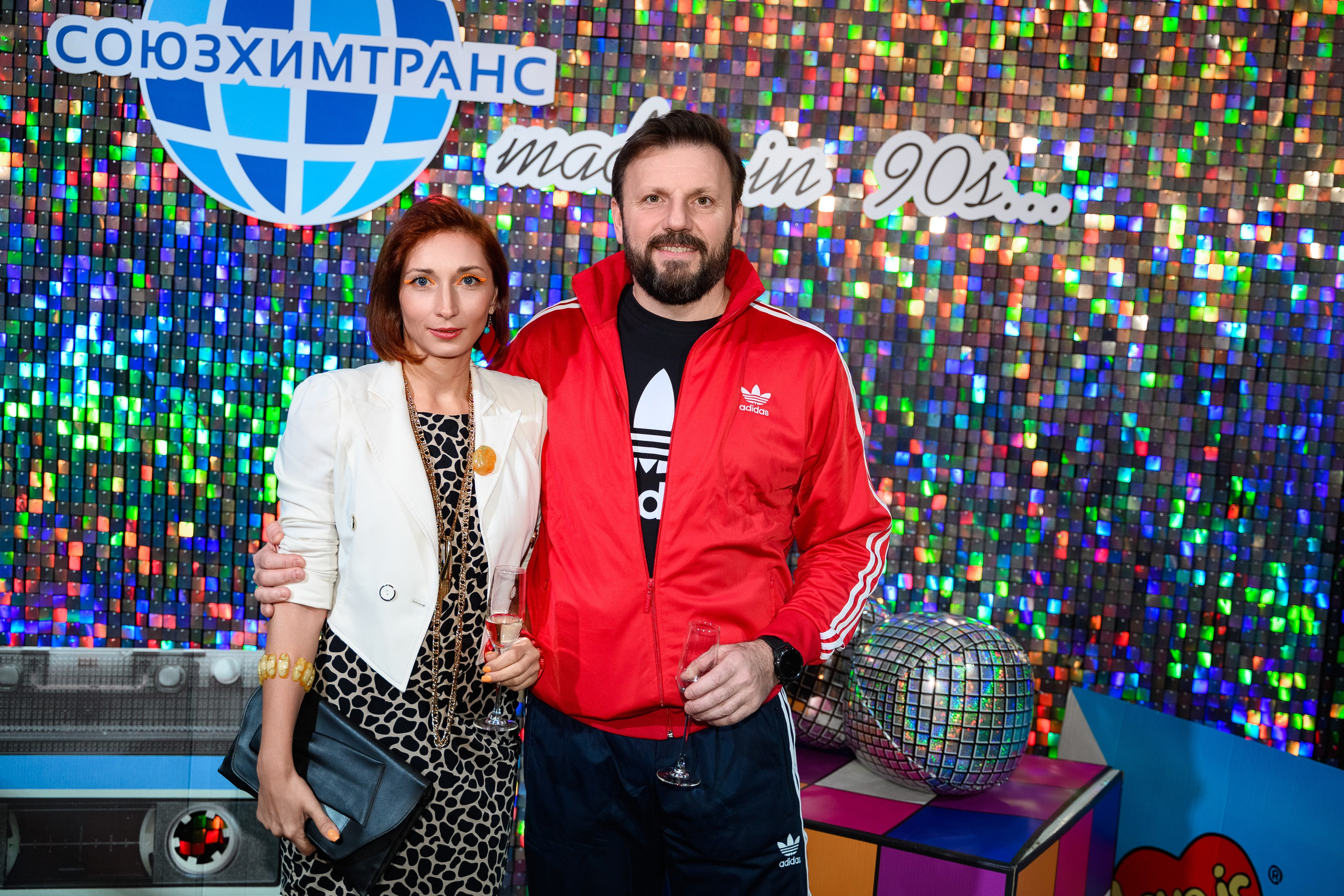 Фотосъёмка в фотозоне на корпоративе в ресторане.