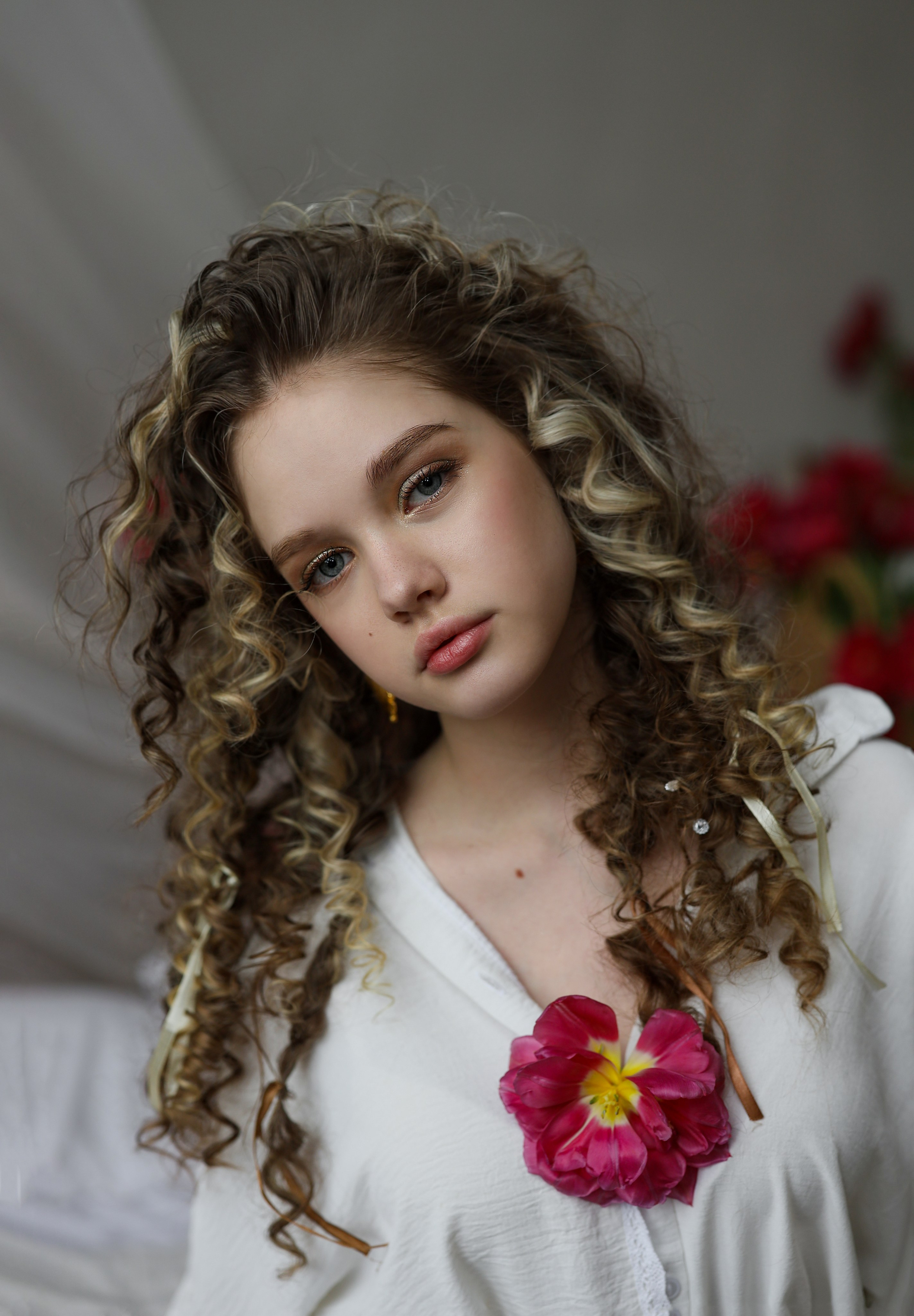 Фотосессия для Софии с тюльпанами. Свадебный и семейный фотограф в Абхазии Жанна Соснина