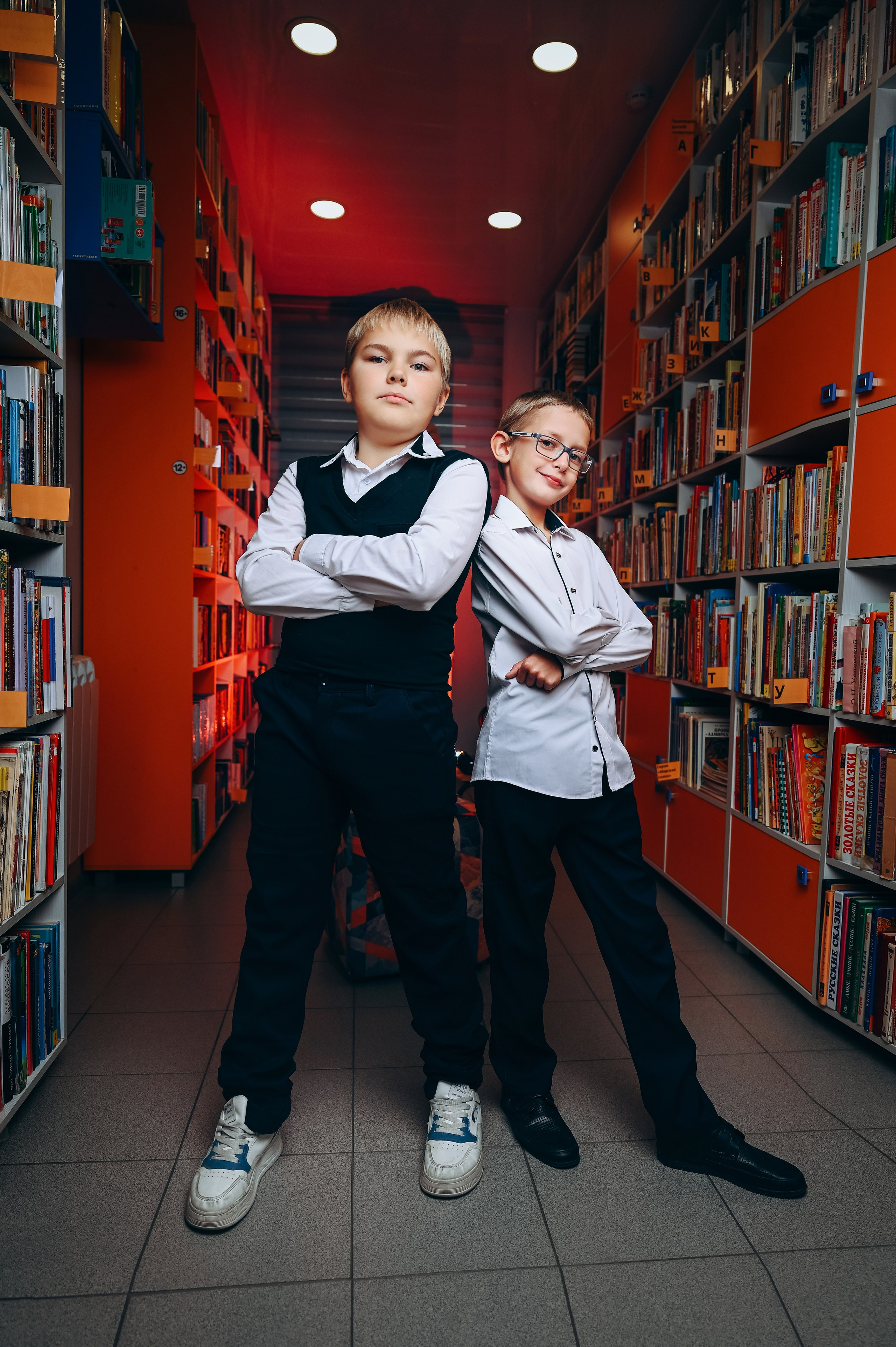 4 класс Библиотека. Выпускные альбомы в Кургане, Твой альбом, Книга