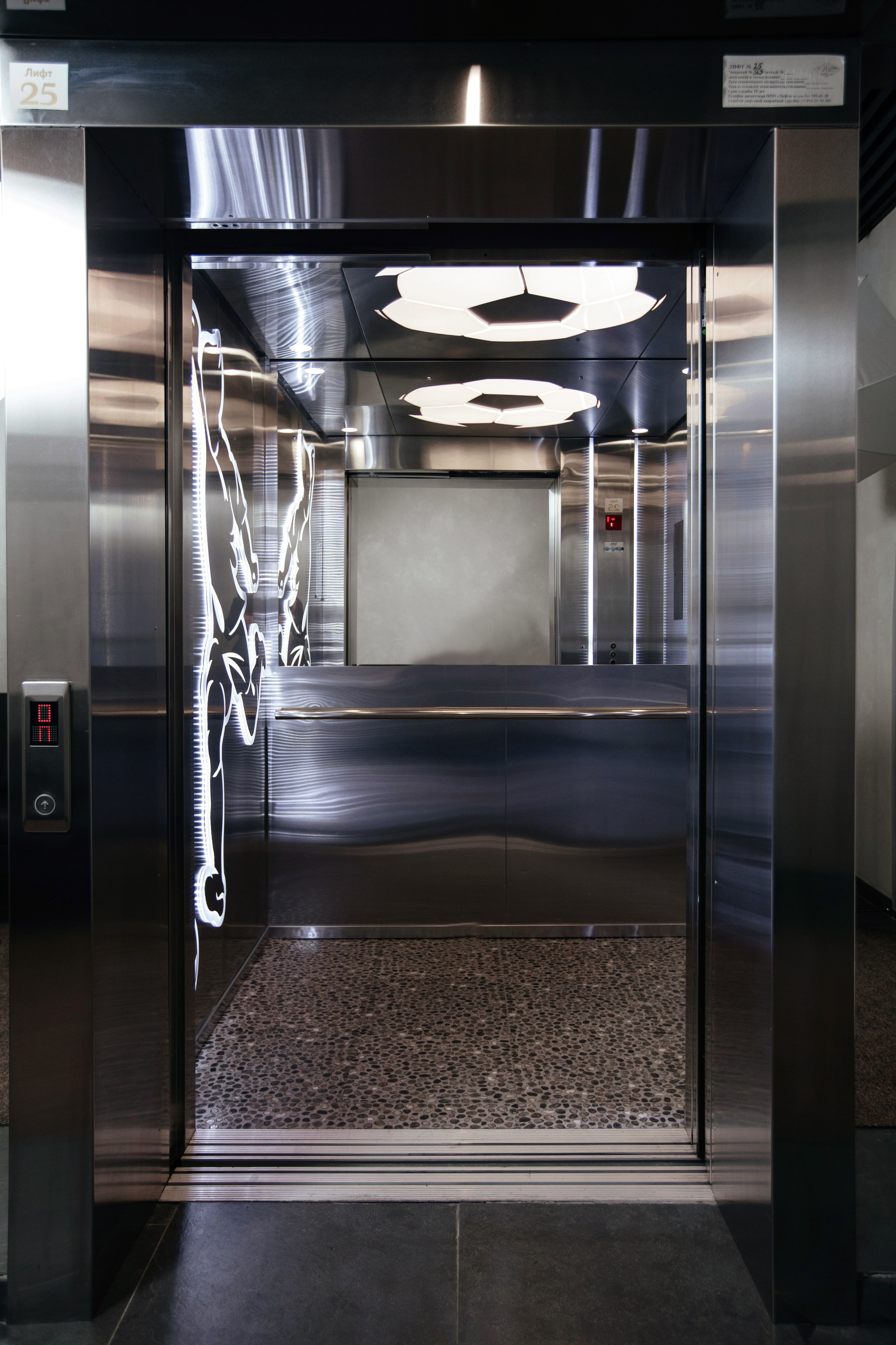 Контент съемка для компании по производству лифтового оборудования. Фотограф для бизнеса Константин Брусницын в Екатеринбурге