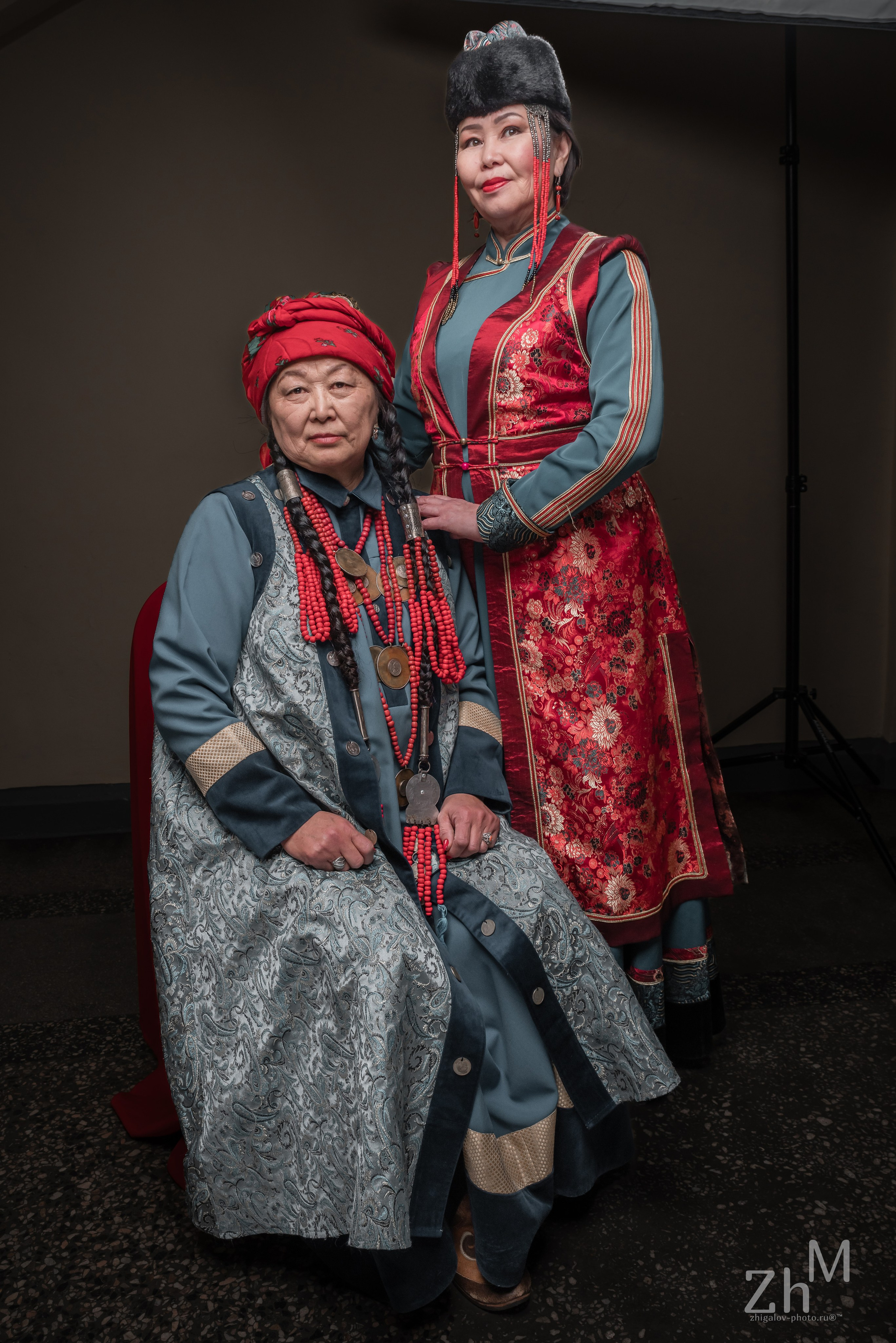 Съёмка в бурятских национальных костюмах. Семейный и свадебный фотограф в Иркутске Максим Жигалов