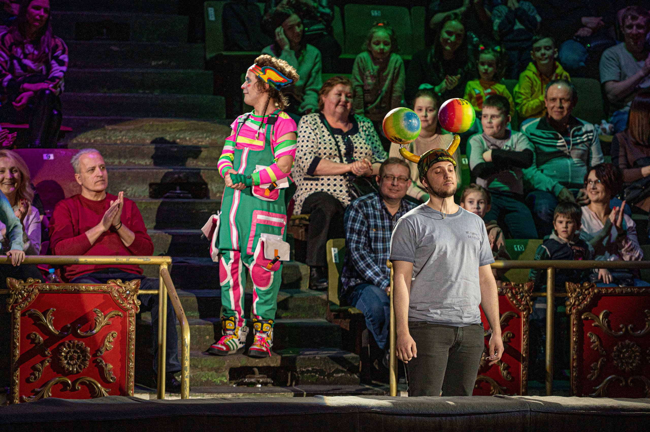 Тверской цирк «Юбилейная программа». Конный и фотограф с животными в Твери Топталова Люся