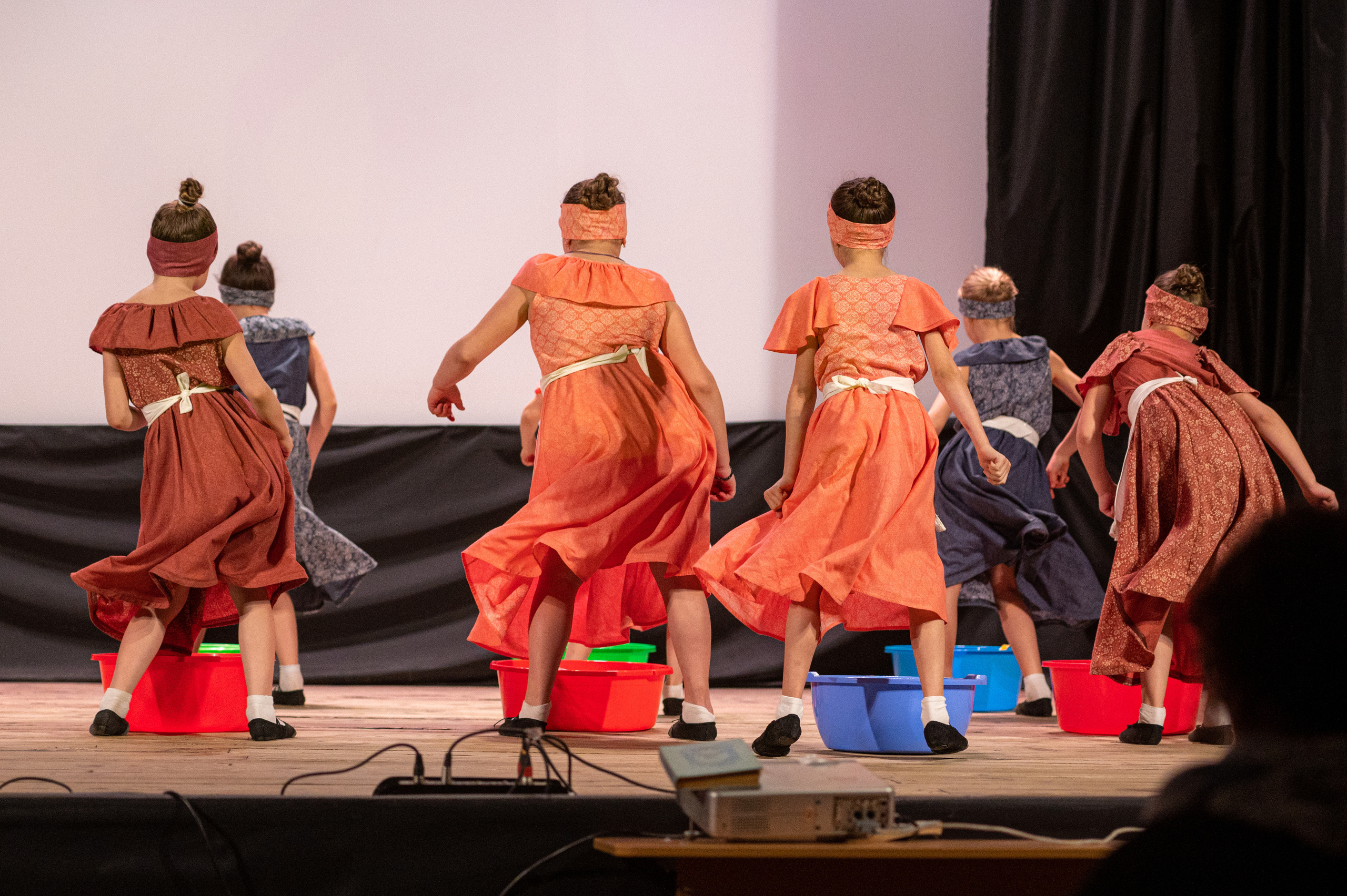 Истоки — концерт посвященный дню работников культуры. Конный и фотограф с животными в Твери Топталова Люся