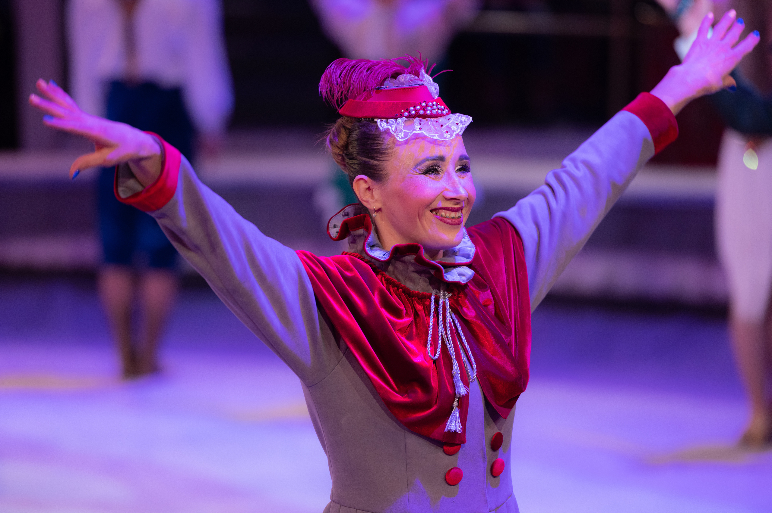 Тверской цирк «Юбилейная программа». Конный и фотограф с животными в Твери Топталова Люся