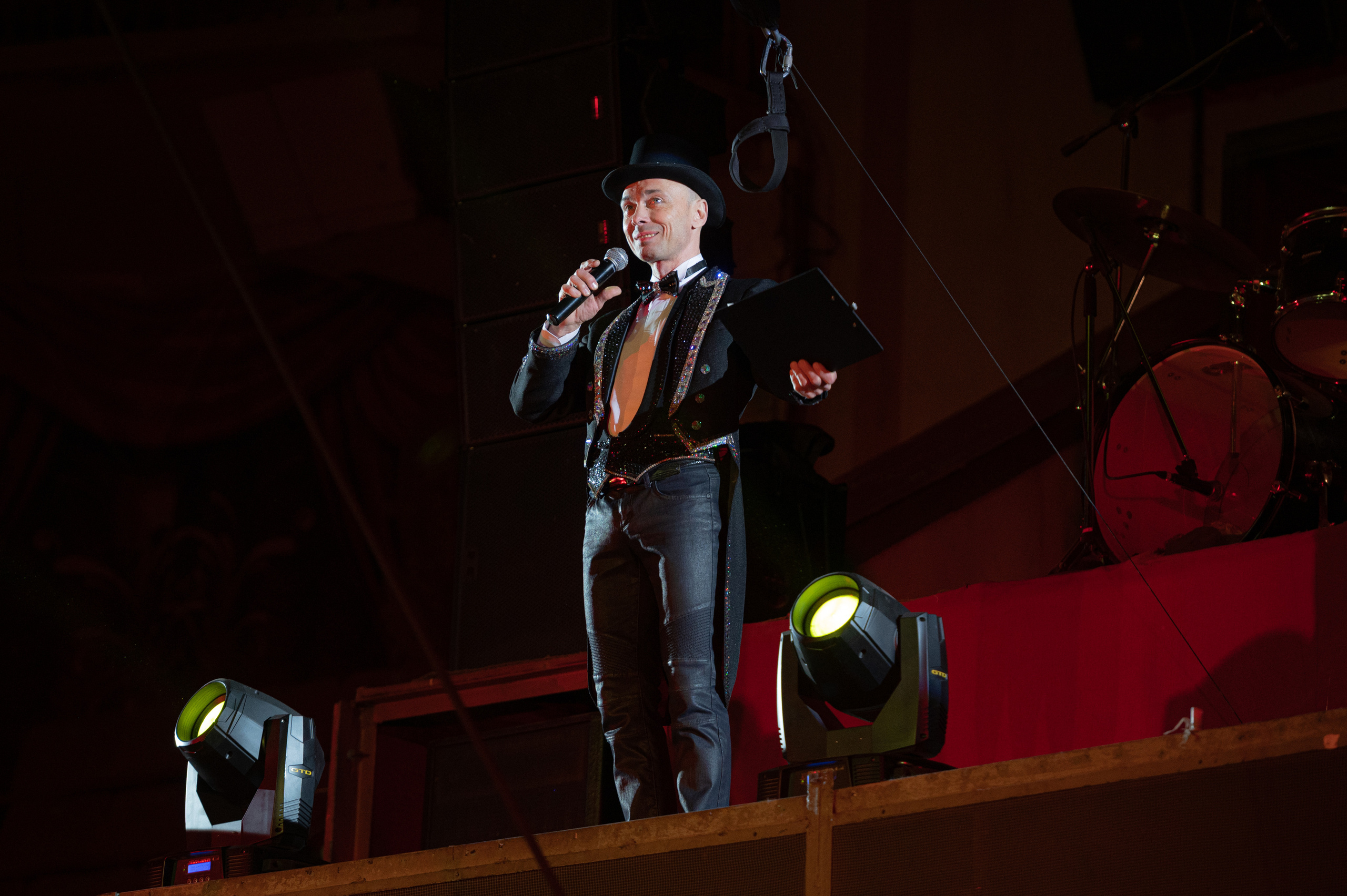 Тверской цирк «Юбилейная программа». Конный и фотограф с животными в Твери Топталова Люся