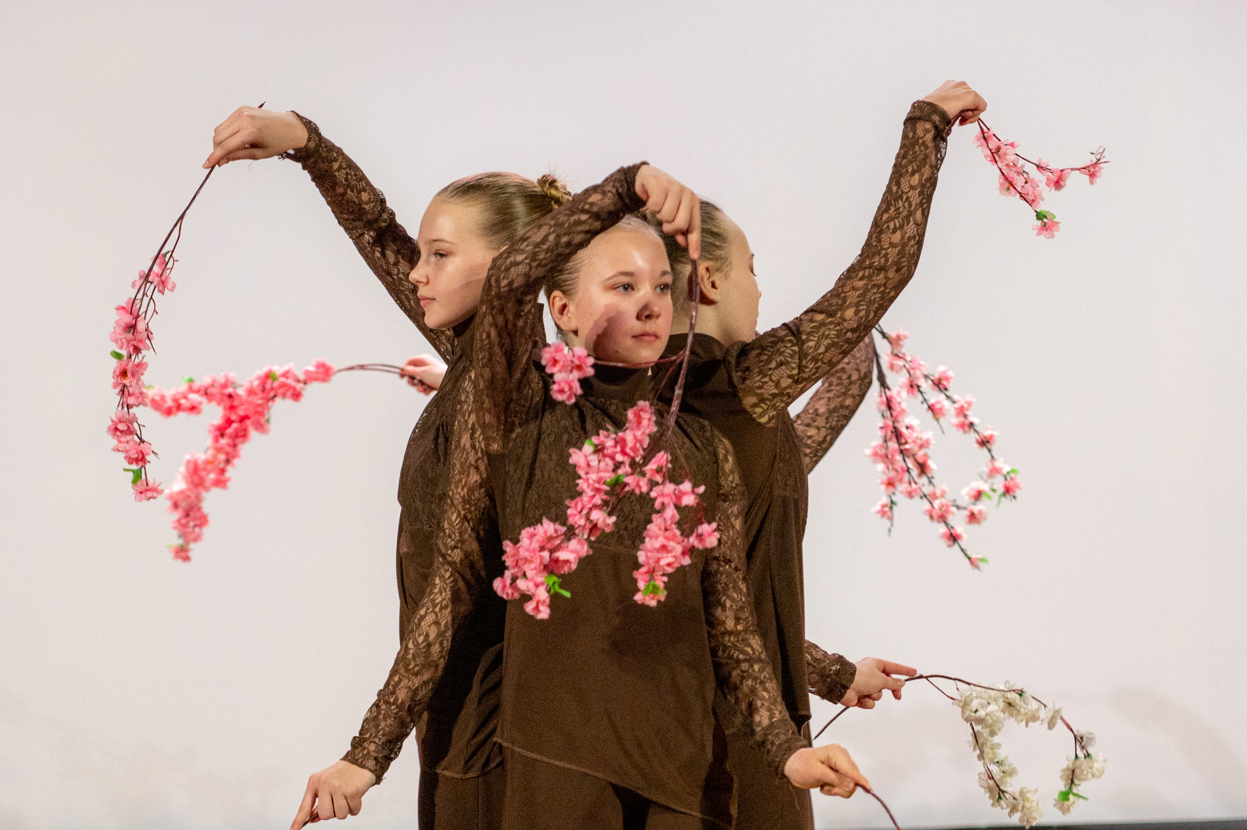 Истоки — концерт посвященный дню работников культуры. Конный и фотограф с животными в Твери Топталова Люся