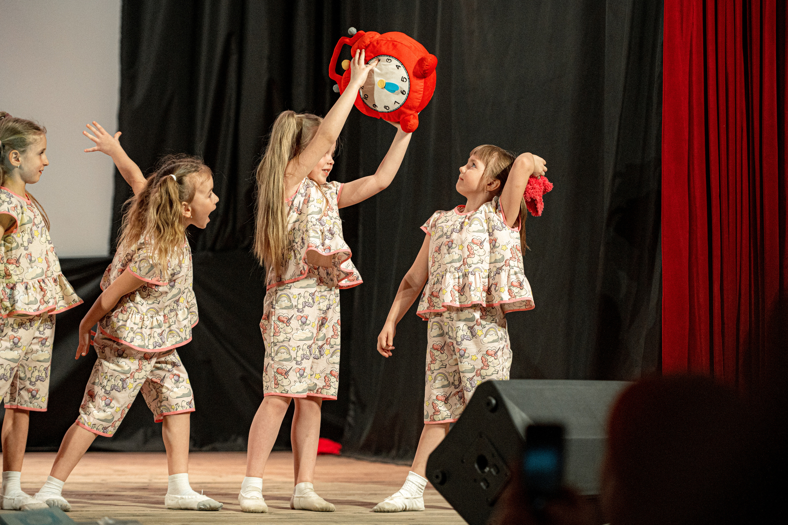 Истоки — концерт посвященный дню работников культуры. Конный и фотограф с животными в Твери Топталова Люся