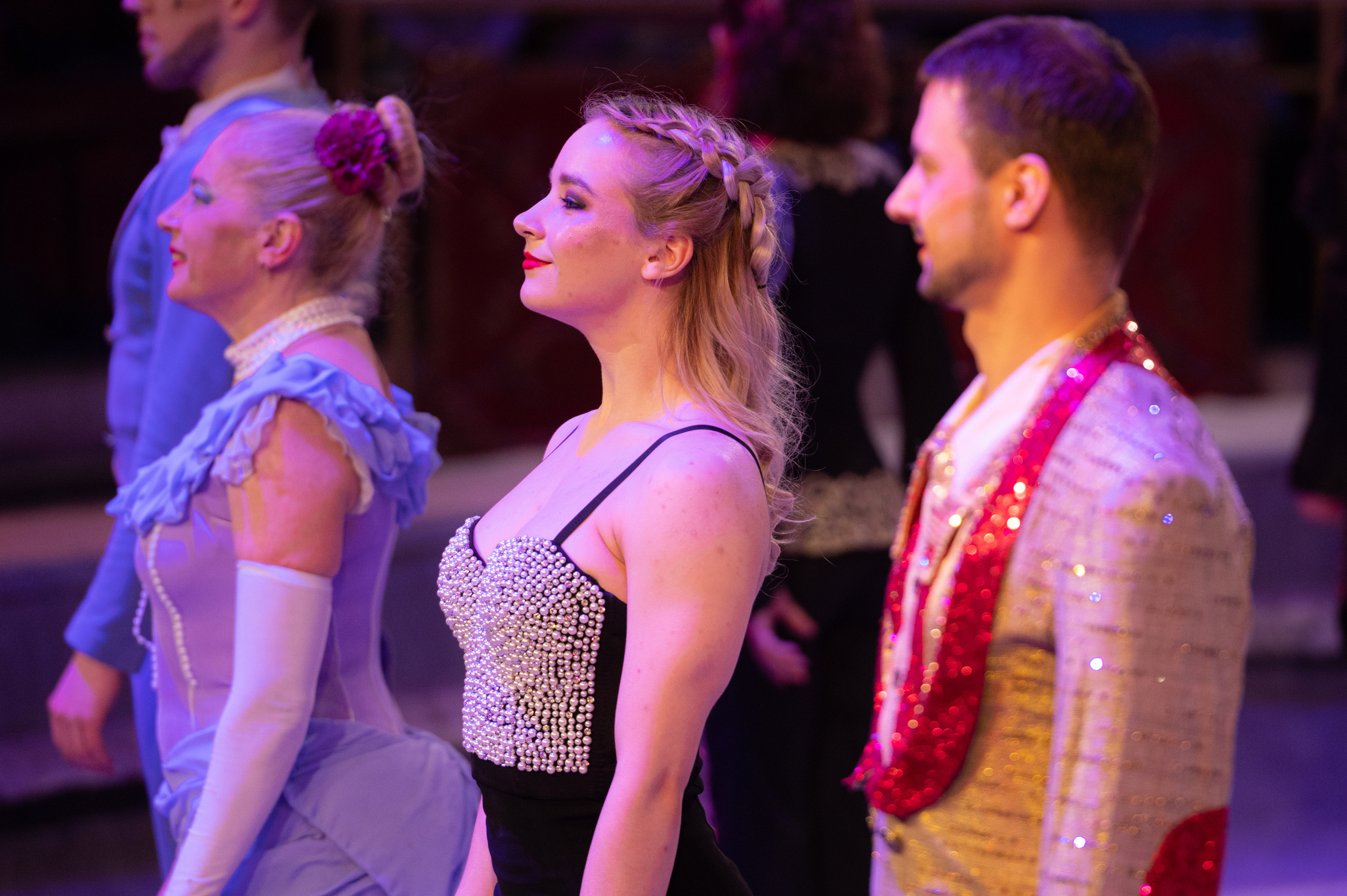 Тверской цирк «Юбилейная программа». Конный и фотограф с животными в Твери Топталова Люся