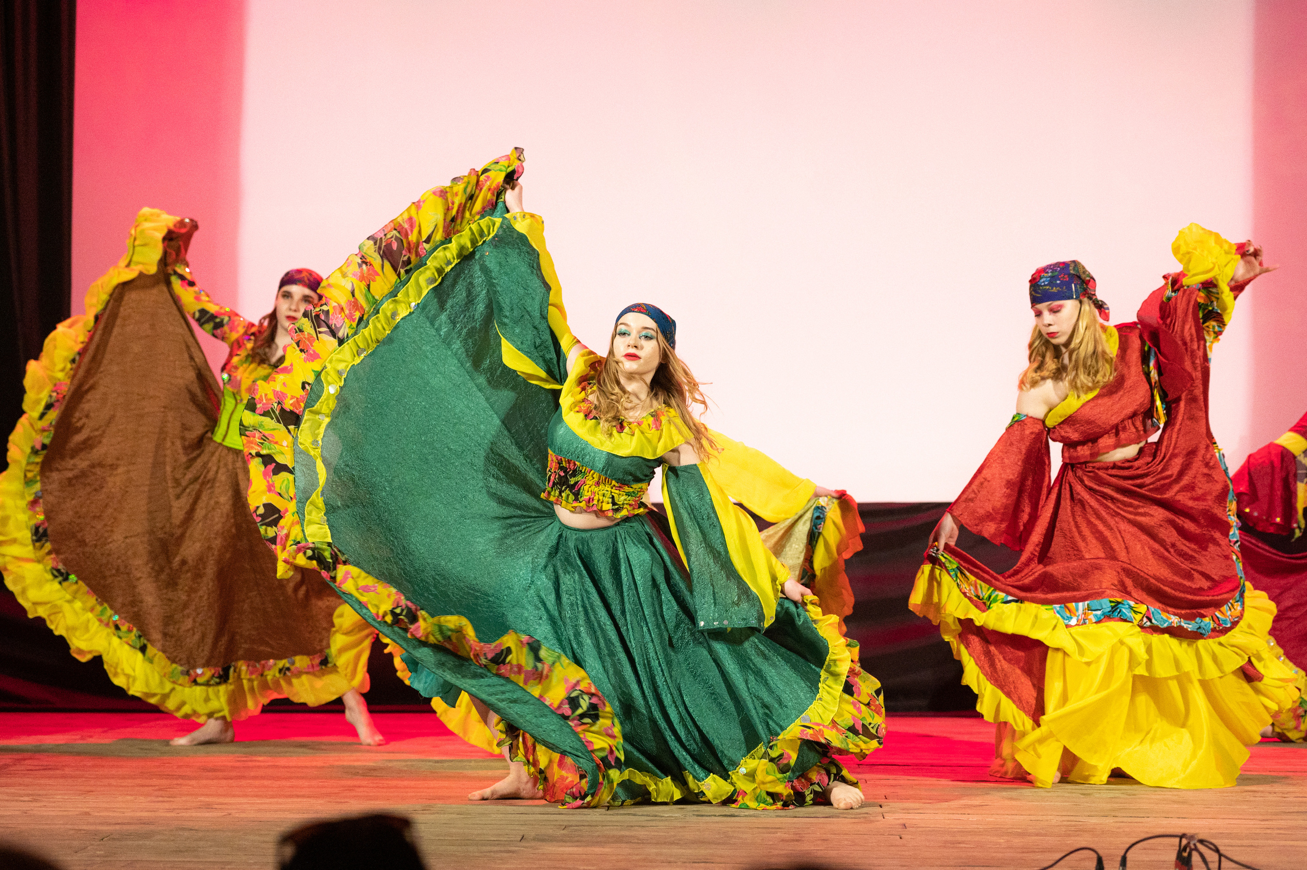 Истоки — концерт посвященный дню работников культуры. Конный и фотограф с животными в Твери Топталова Люся