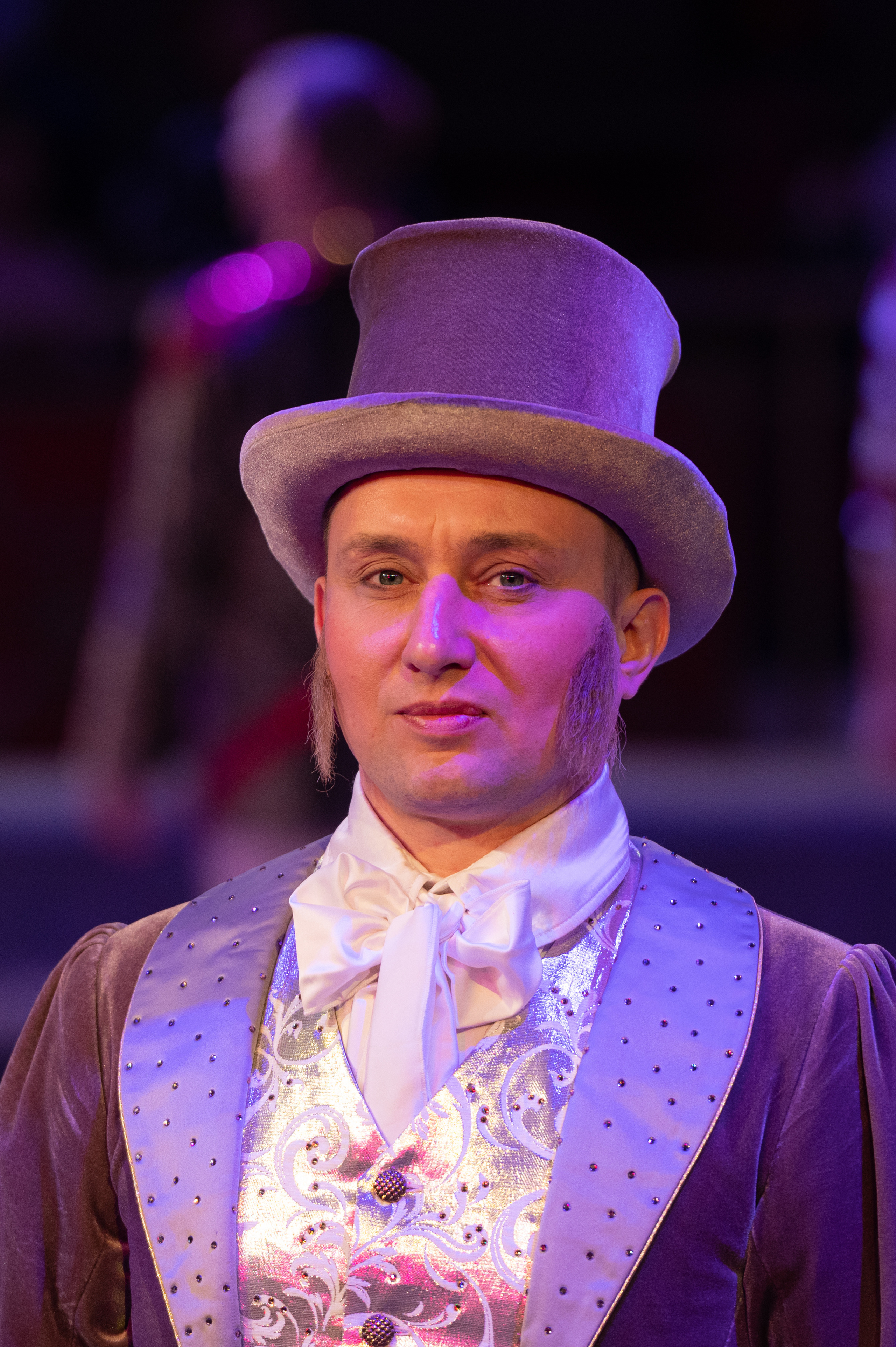 Тверской цирк «Юбилейная программа». Конный и фотограф с животными в Твери Топталова Люся