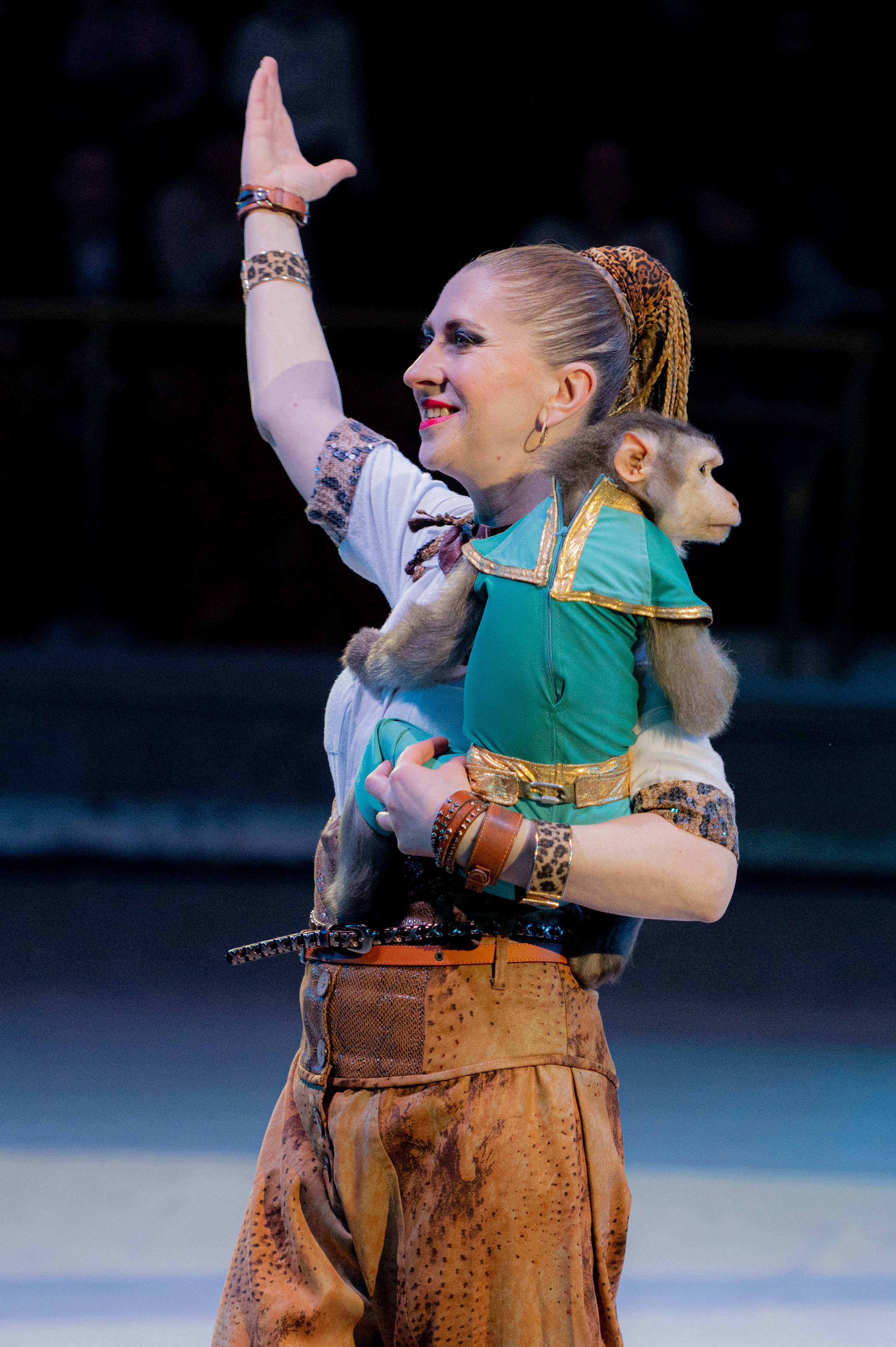 Тверской цирк «Юбилейная программа». Конный и фотограф с животными в Твери Топталова Люся