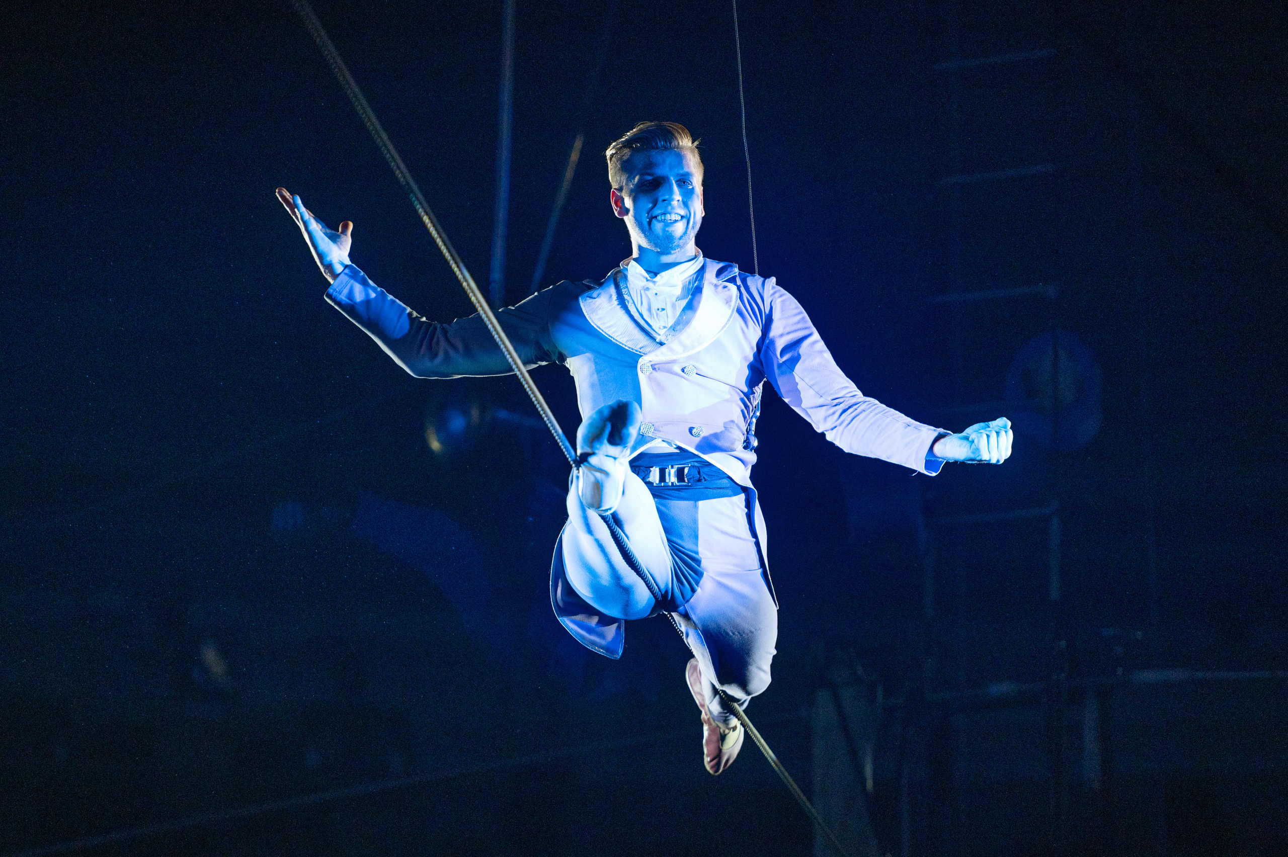 Тверской цирк «Юбилейная программа». Конный и фотограф с животными в Твери Топталова Люся