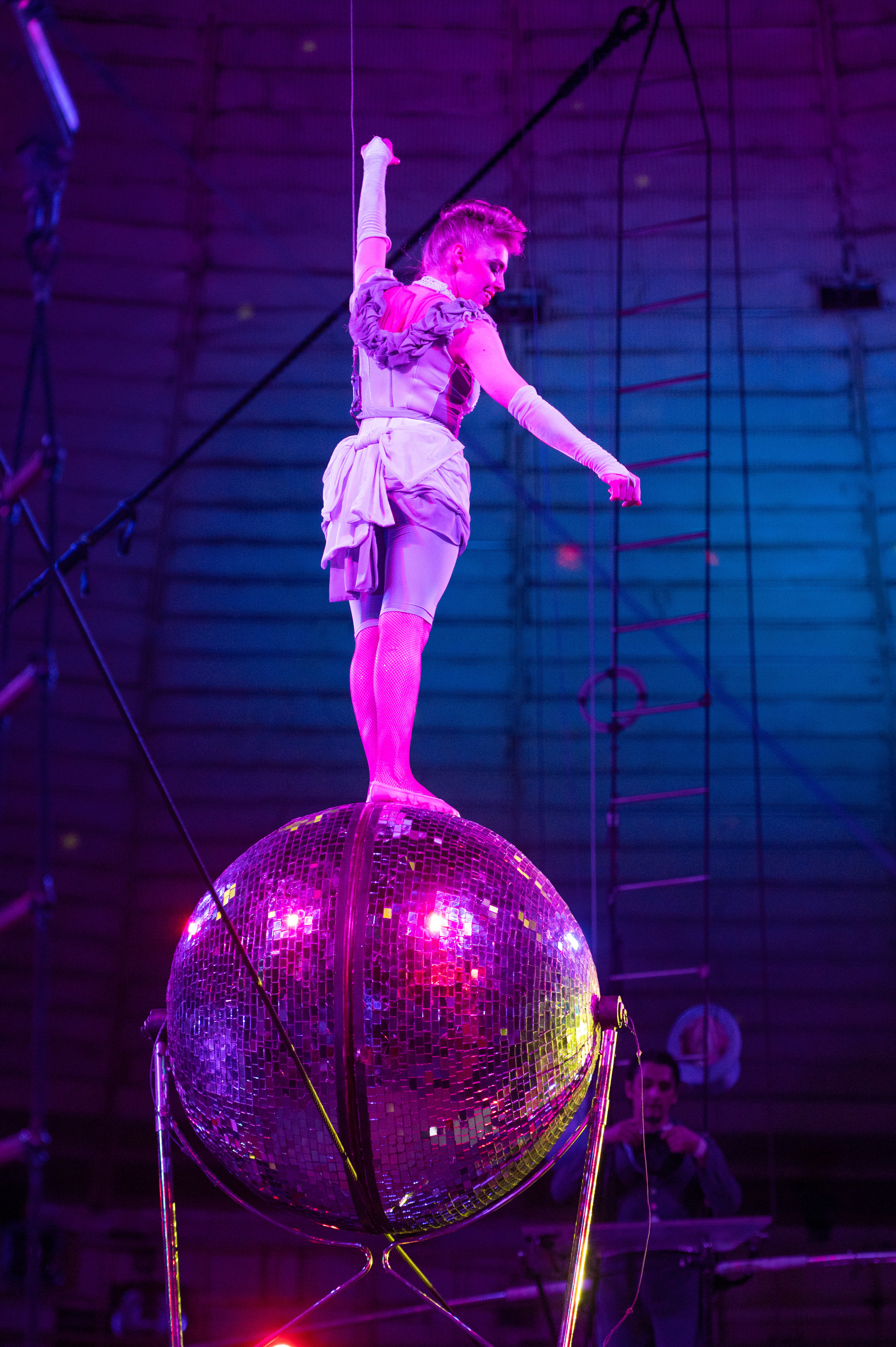 Тверской цирк «Юбилейная программа». Конный и фотограф с животными в Твери Топталова Люся