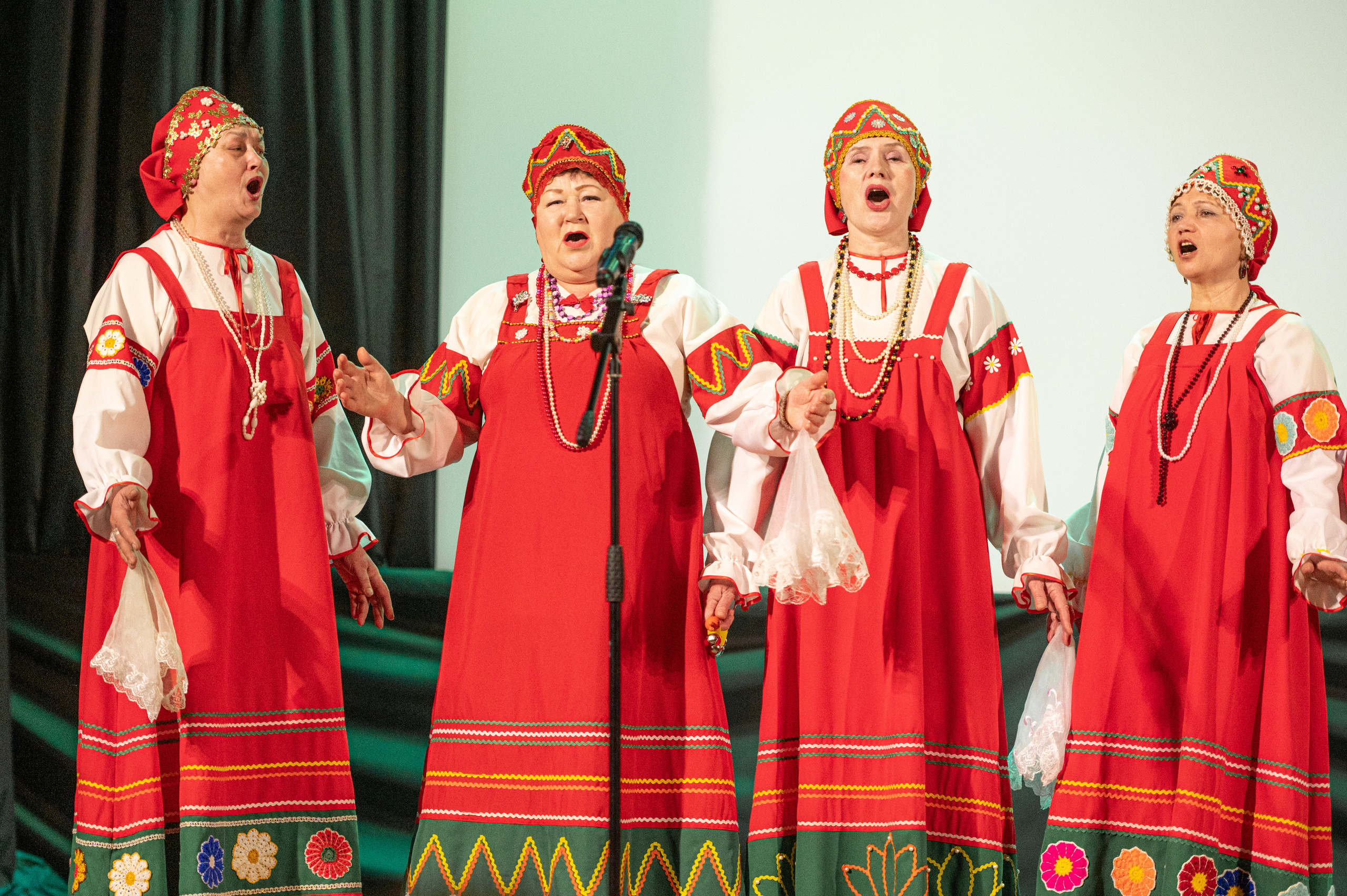 Истоки — концерт посвященный дню работников культуры. Конный и фотограф с животными в Твери Топталова Люся