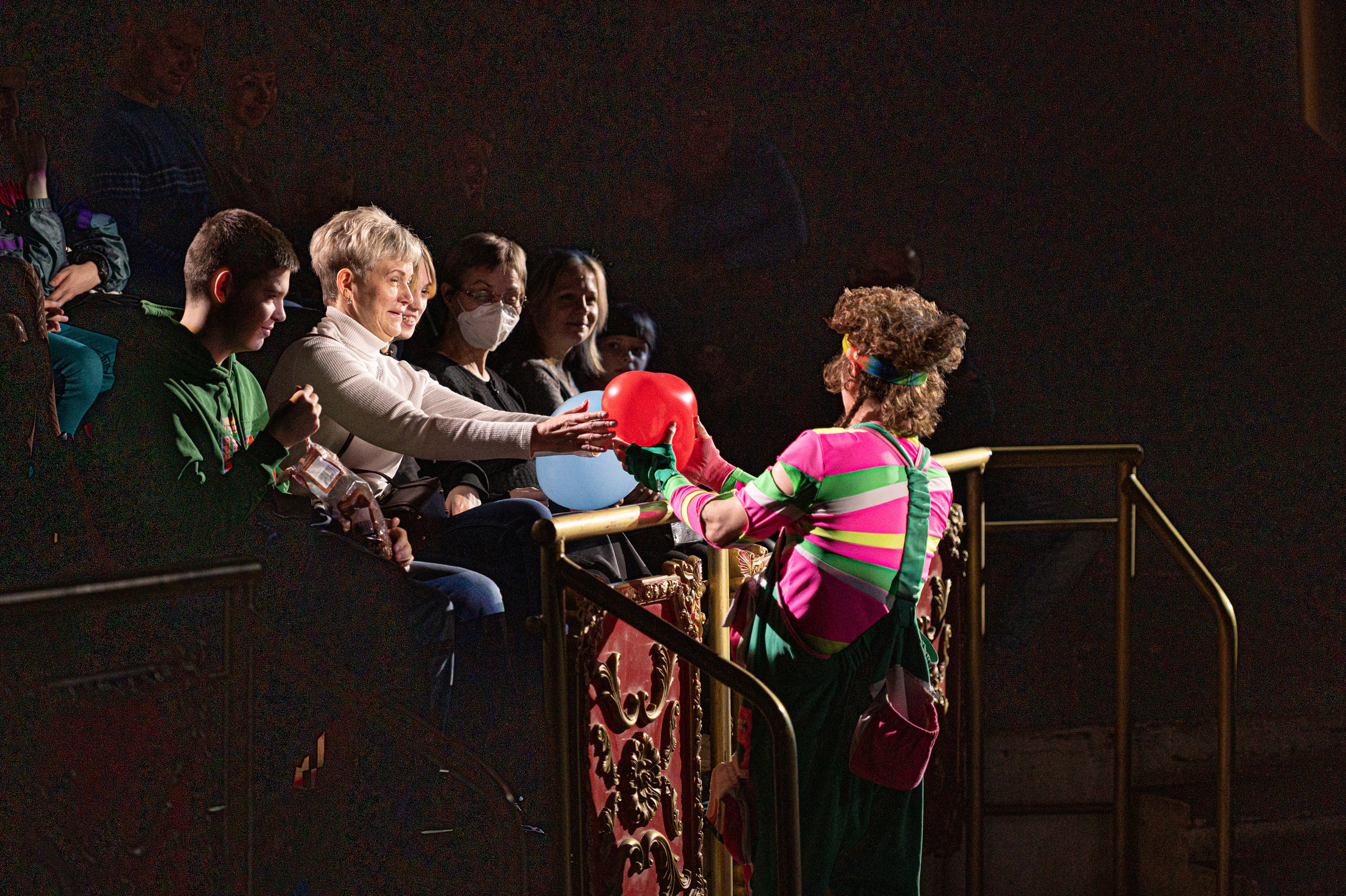 Тверской цирк «Юбилейная программа». Конный и фотограф с животными в Твери Топталова Люся