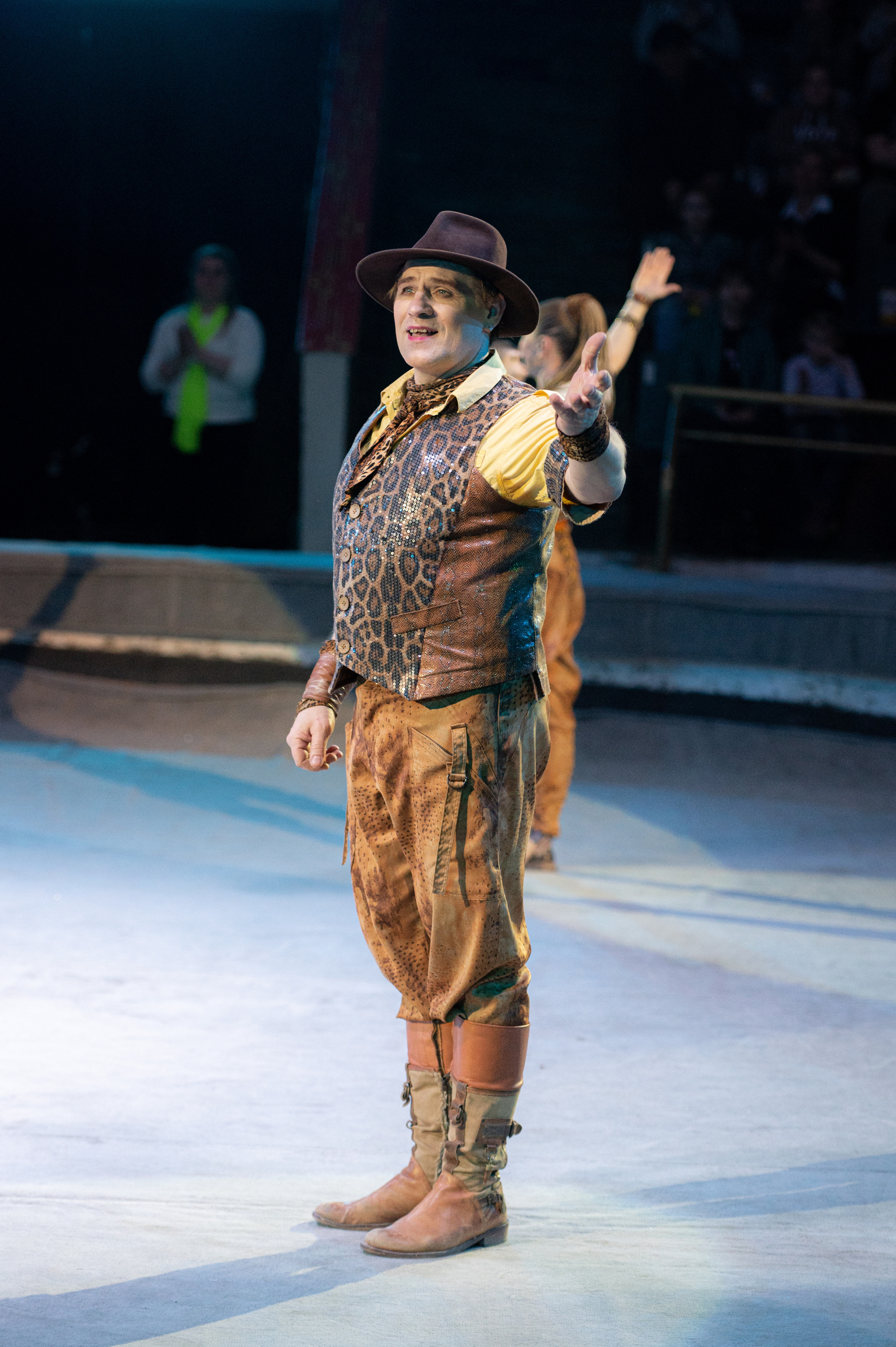 Тверской цирк «Юбилейная программа». Конный и фотограф с животными в Твери Топталова Люся