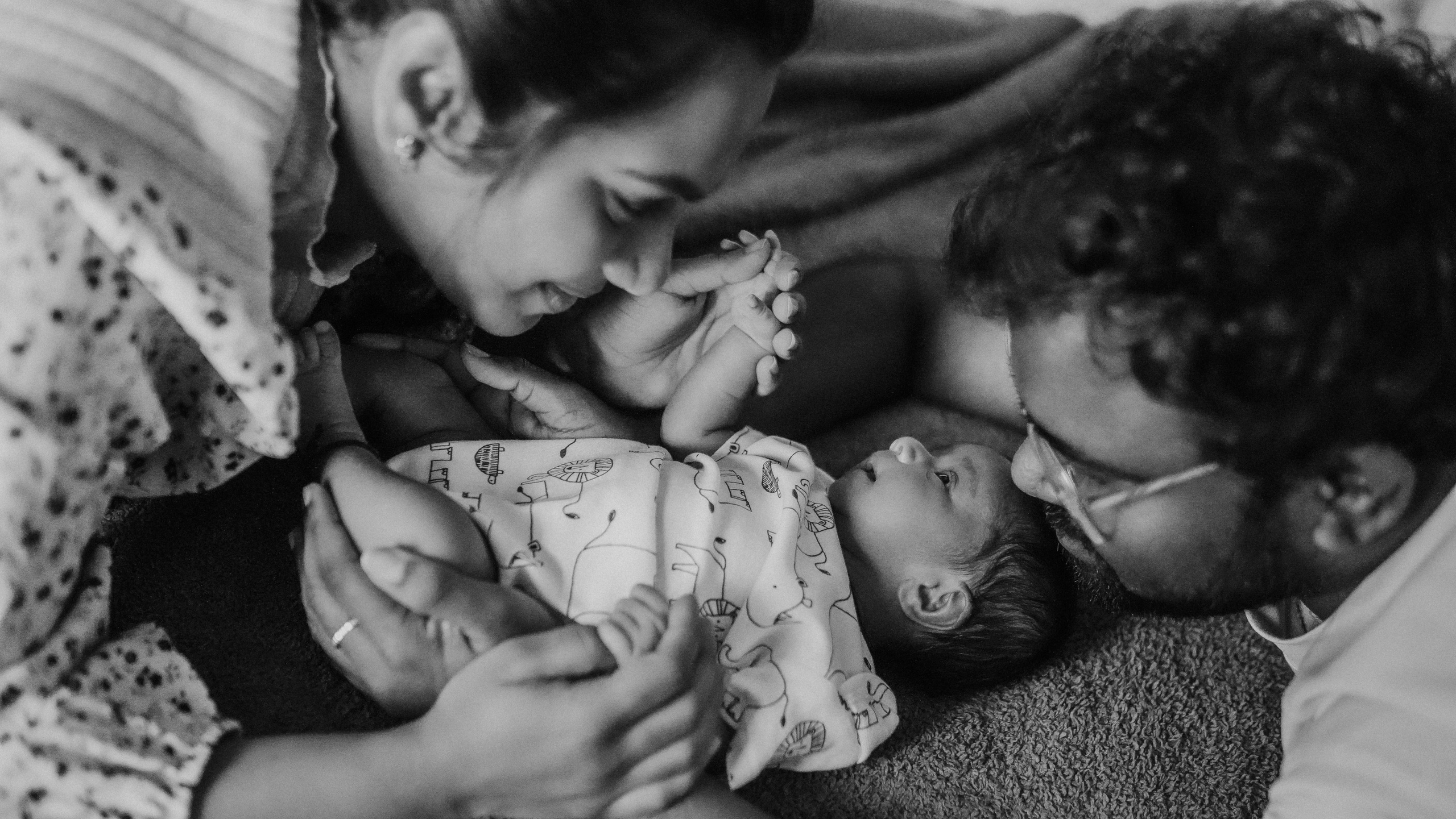 Heartfelt family memories — cozy newborn session
